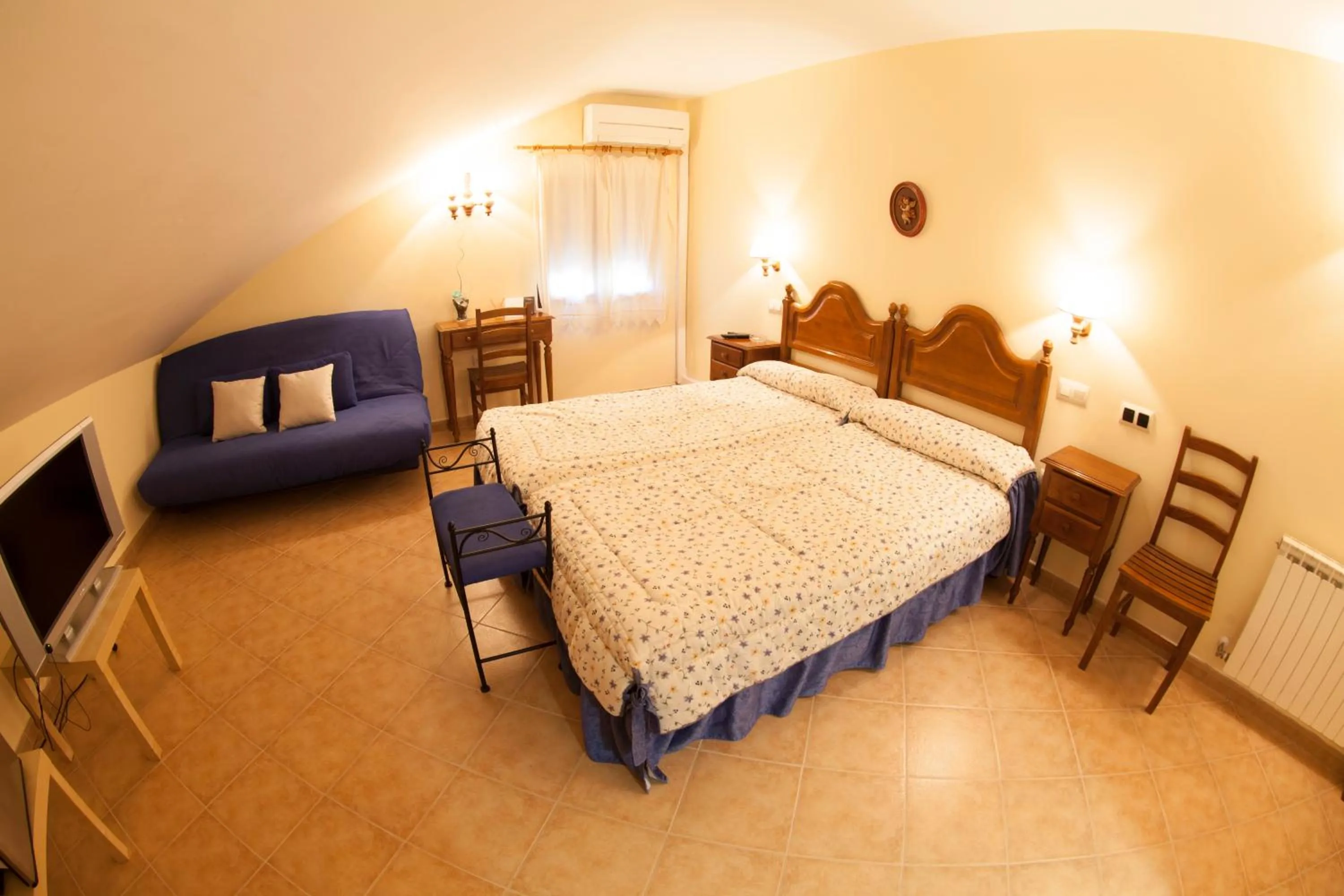 Bedroom, Bed in Hotel Mayno