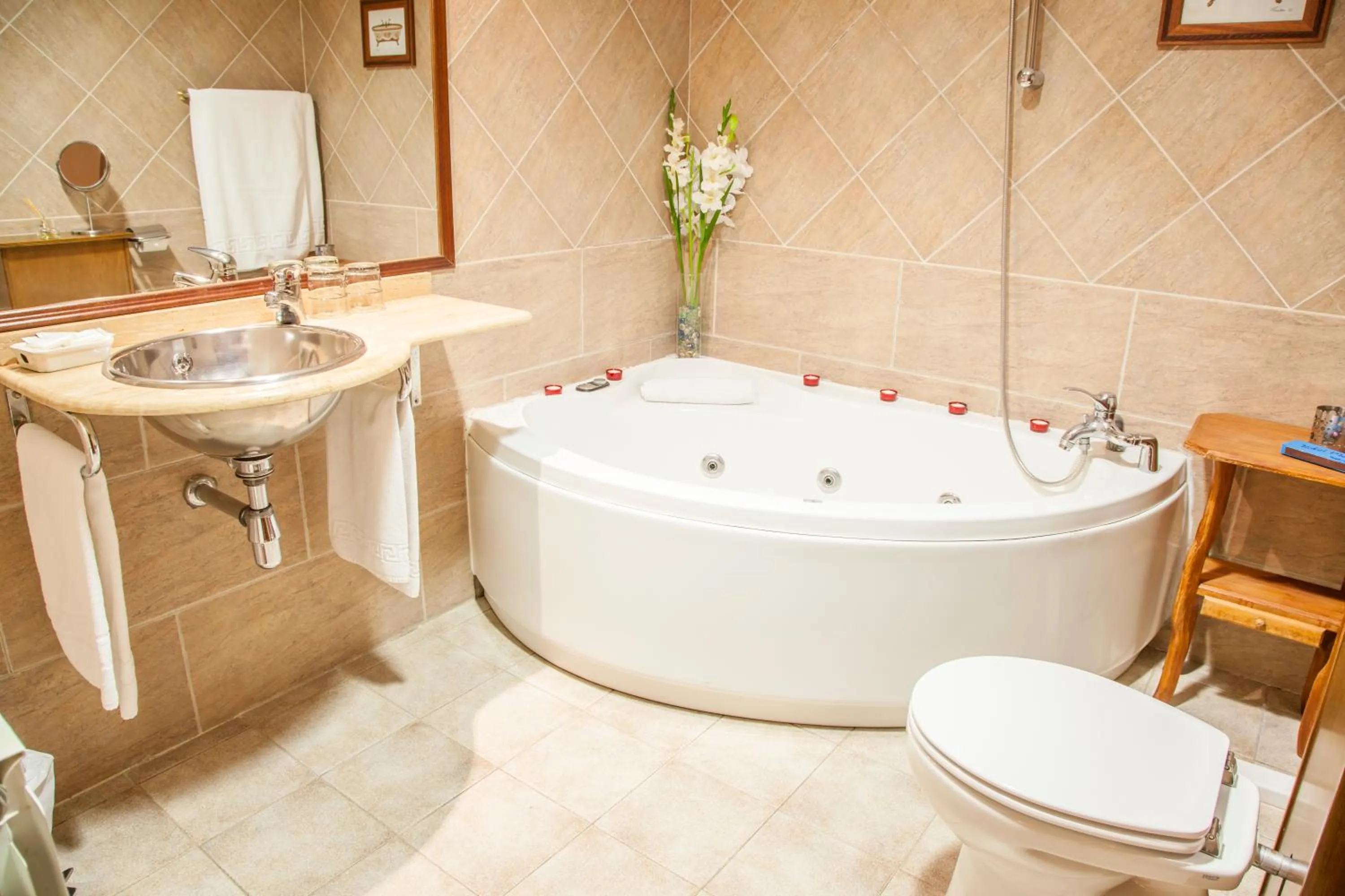 Bathroom in Hotel Mayno