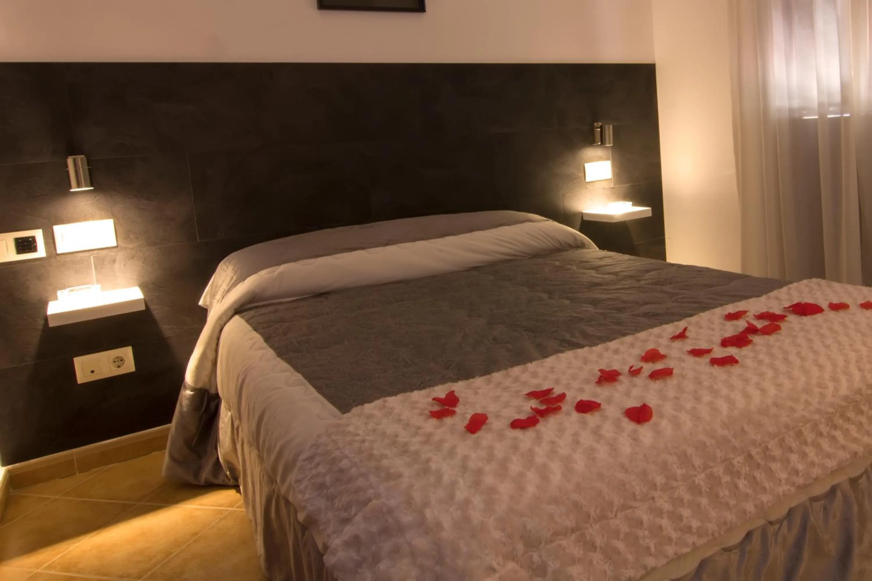 Bedroom, Bed in Hotel Mayno