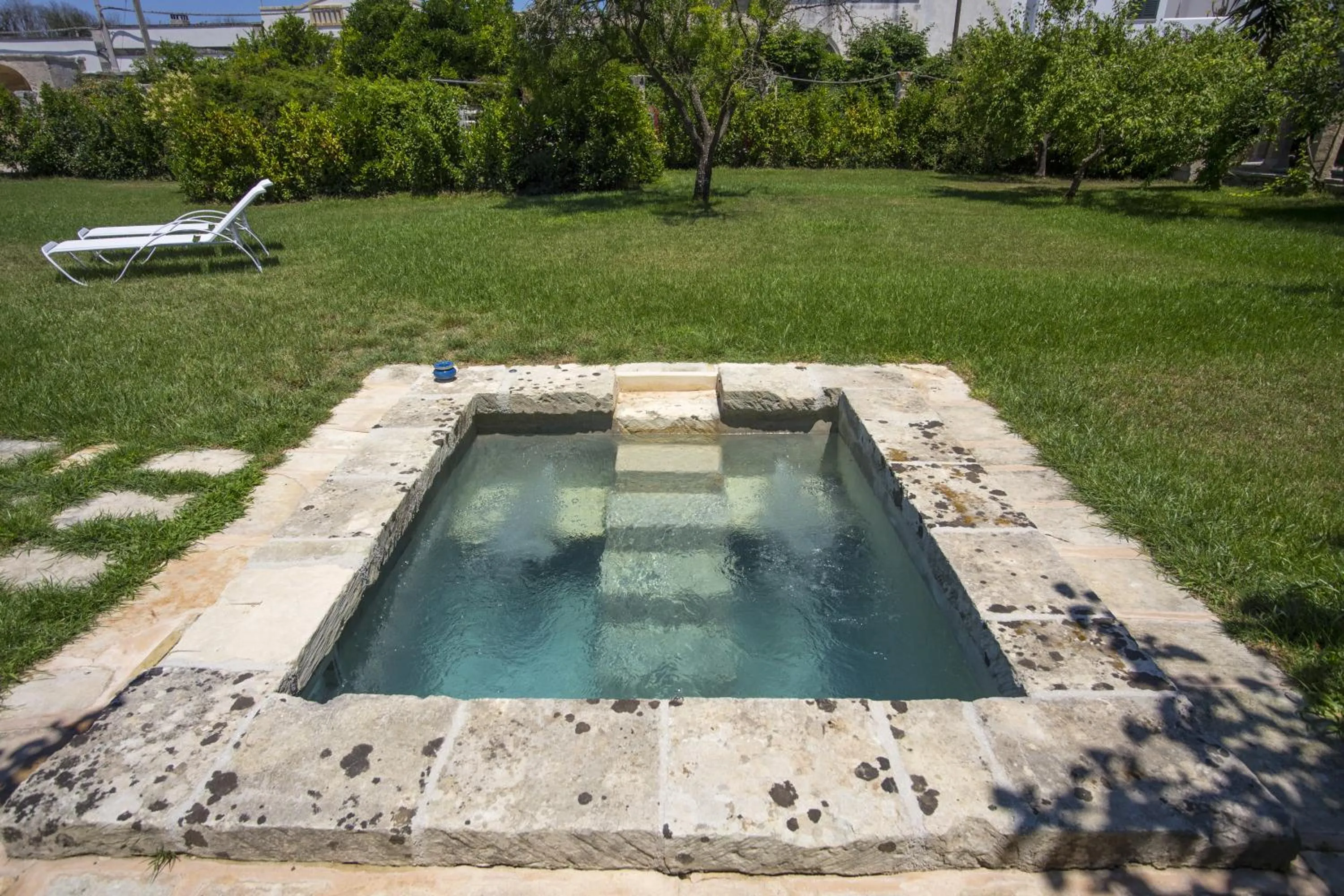 Hot Tub in Castello di Casamassella - Marea Stays Collection