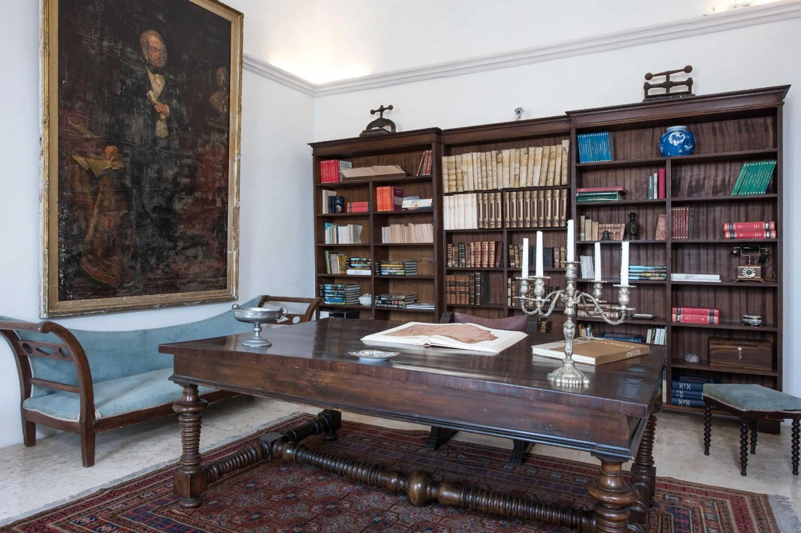 Decorative detail in Castello di Casamassella - Marea Stays Collection