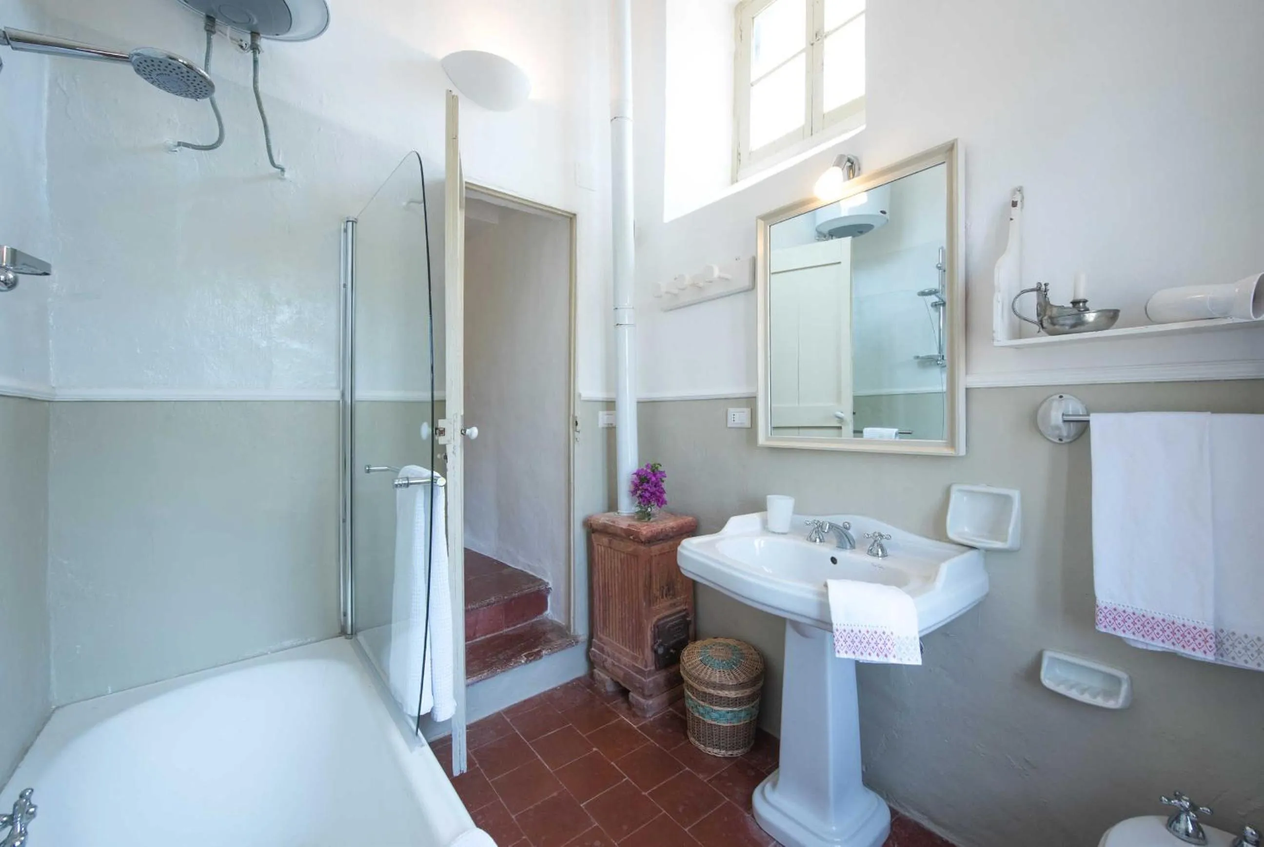 Bathroom in Castello di Casamassella - Marea Stays Collection