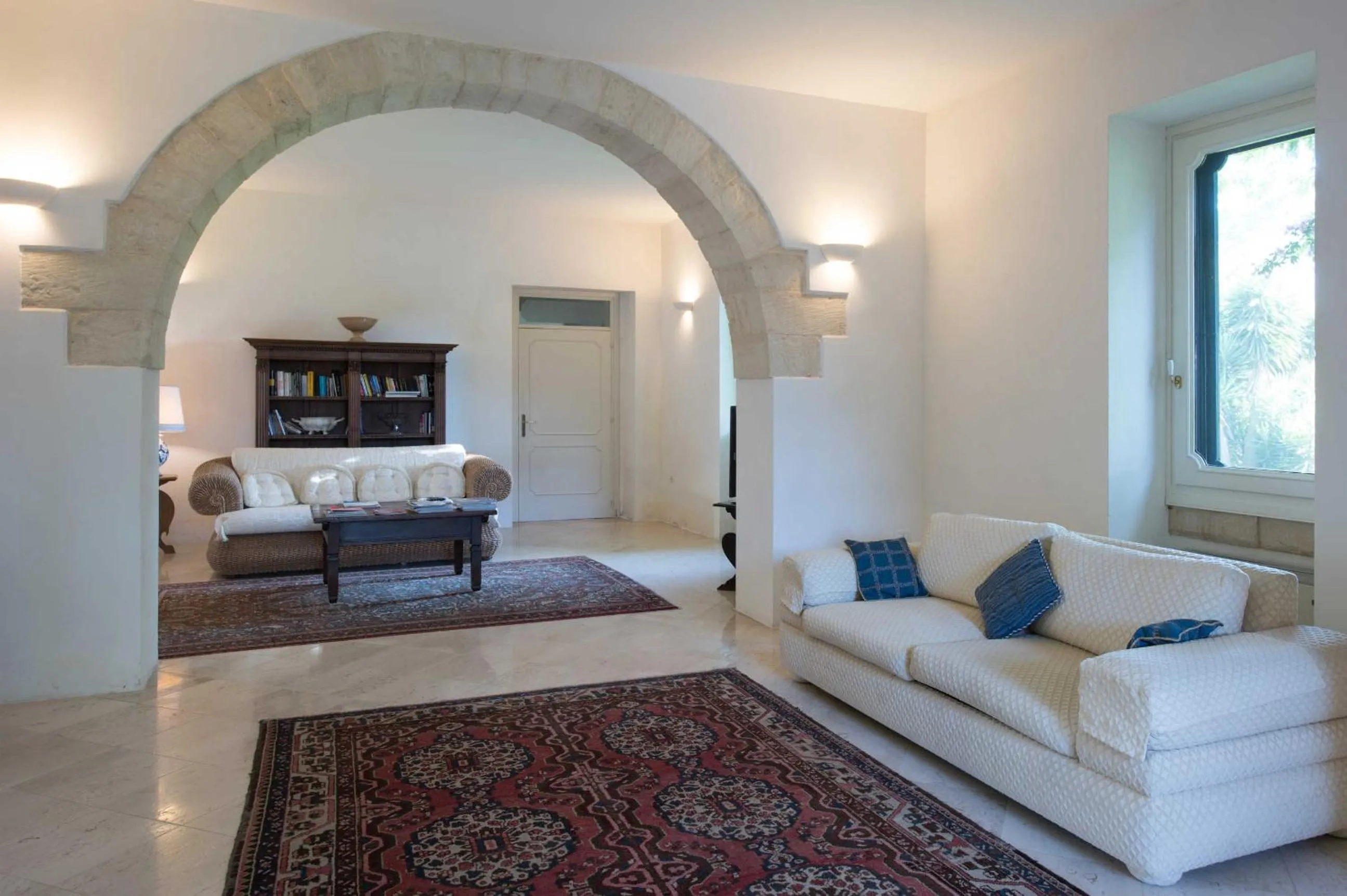 Communal lounge/ TV room in Castello di Casamassella - Marea Stays Collection