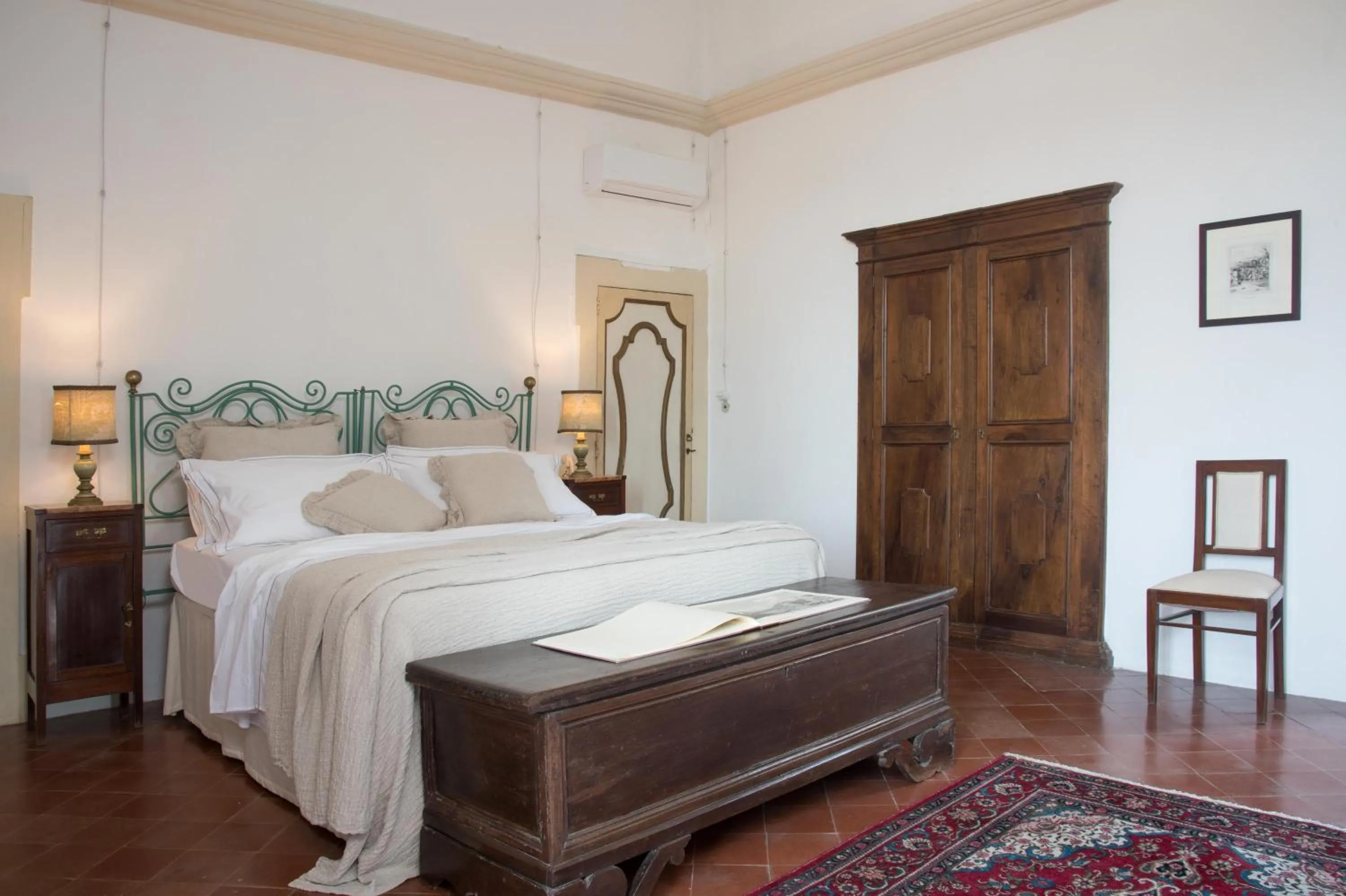Bed in Castello di Casamassella - Marea Stays Collection