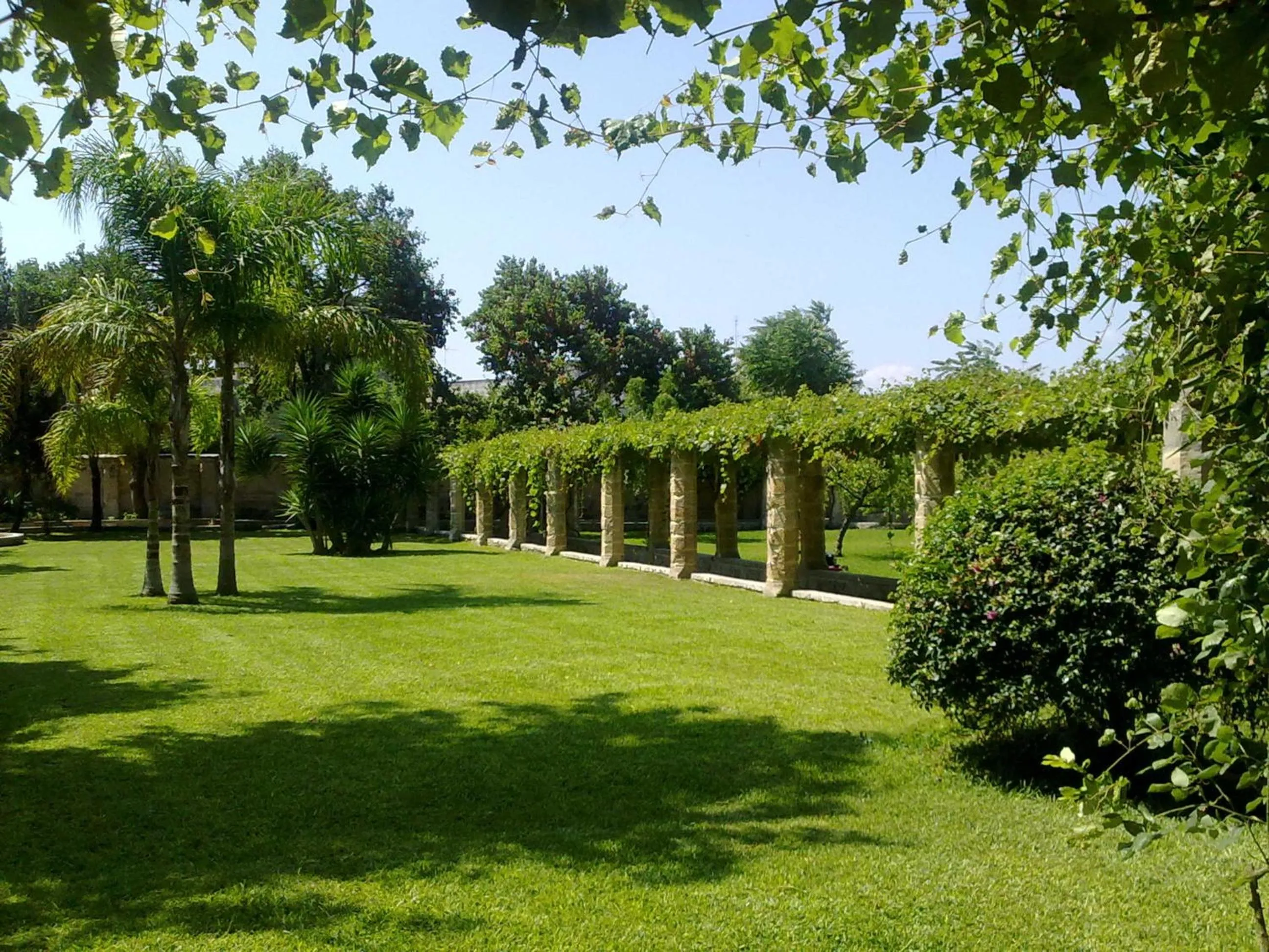 Garden in Castello di Casamassella - Marea Stays Collection