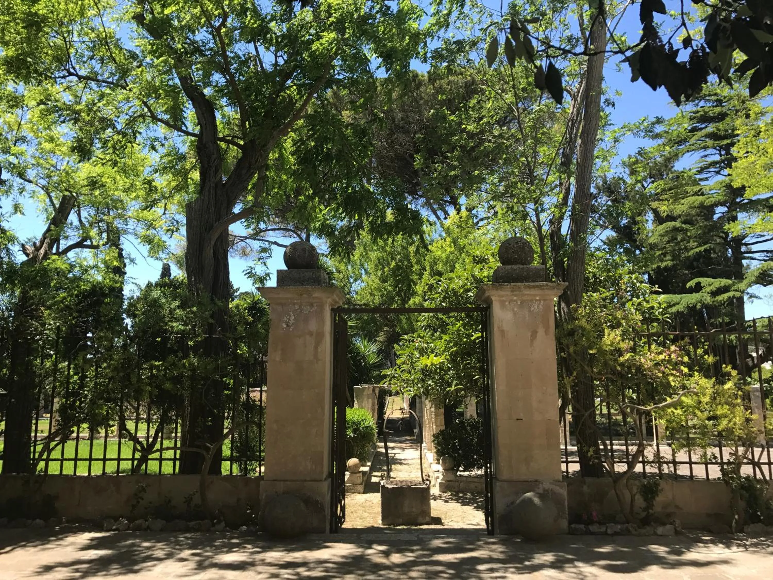 Garden in Castello di Casamassella - Marea Stays Collection