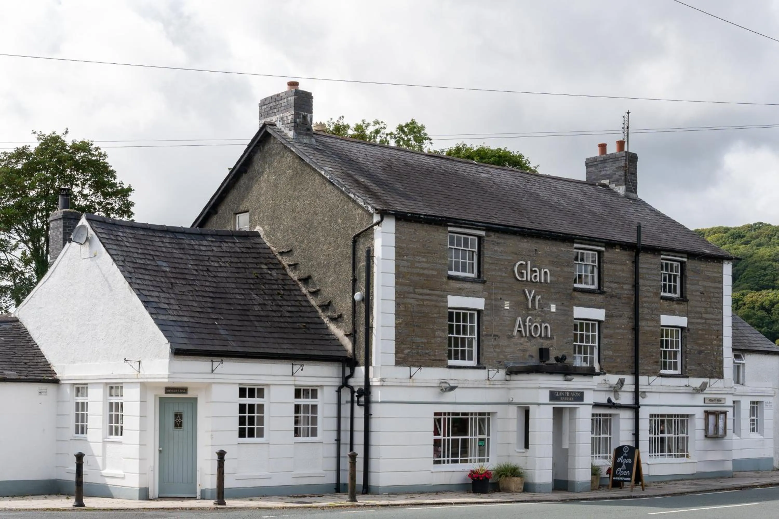 Property building in Glan Yr Afon