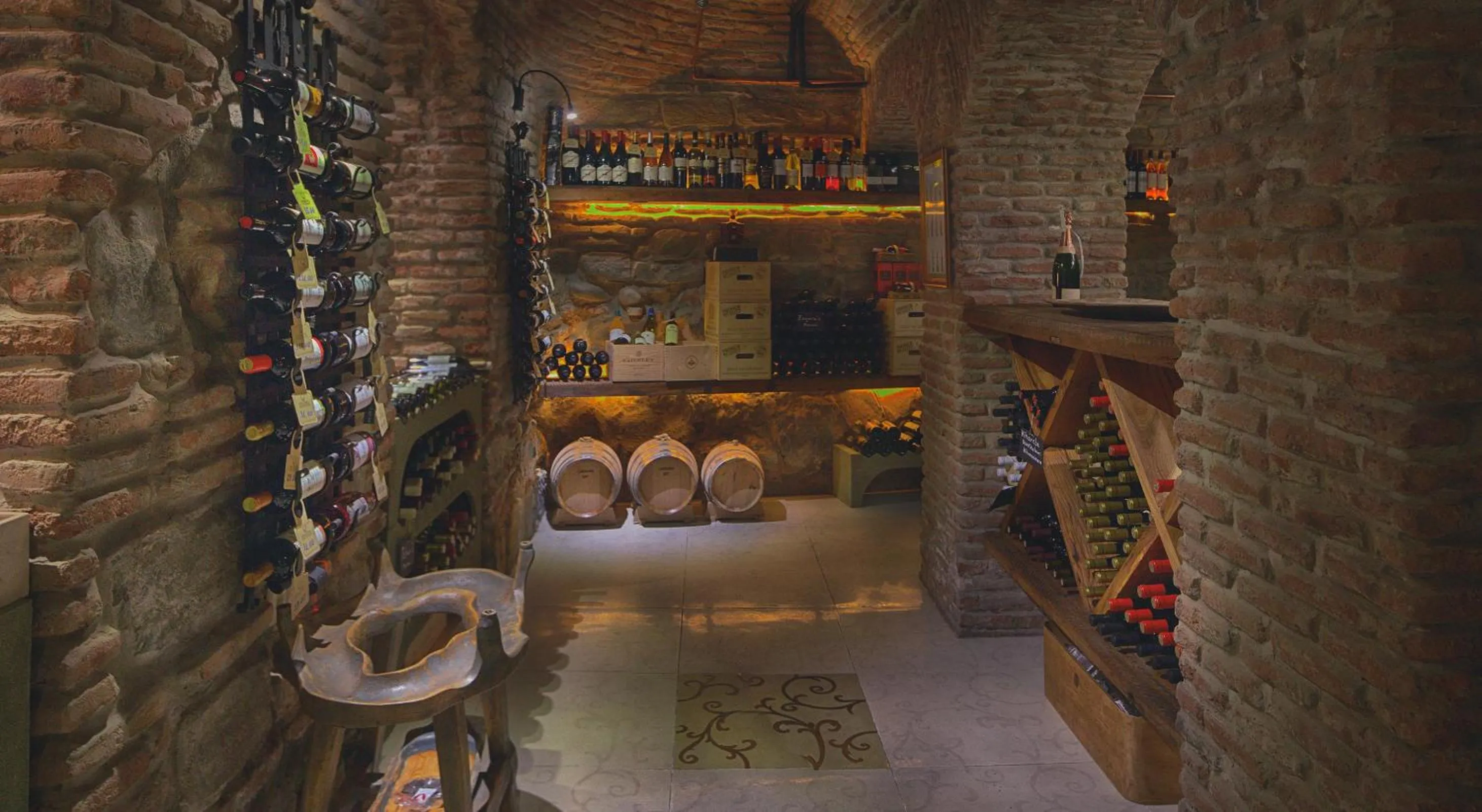 On-site shops in Vinotel Boutique Hotel