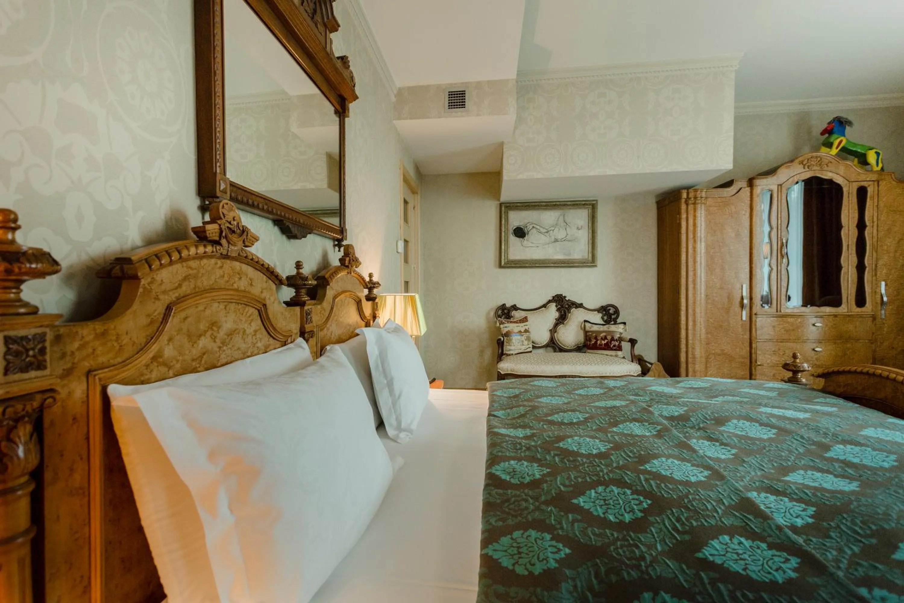 Bathroom, Bed in Vinotel Boutique Hotel