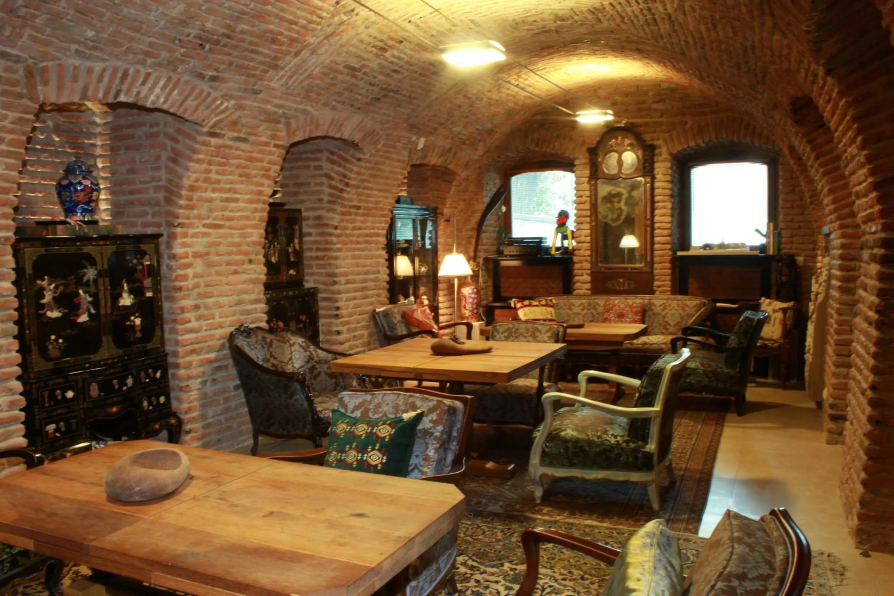 Communal lounge/ TV room in Vinotel Boutique Hotel