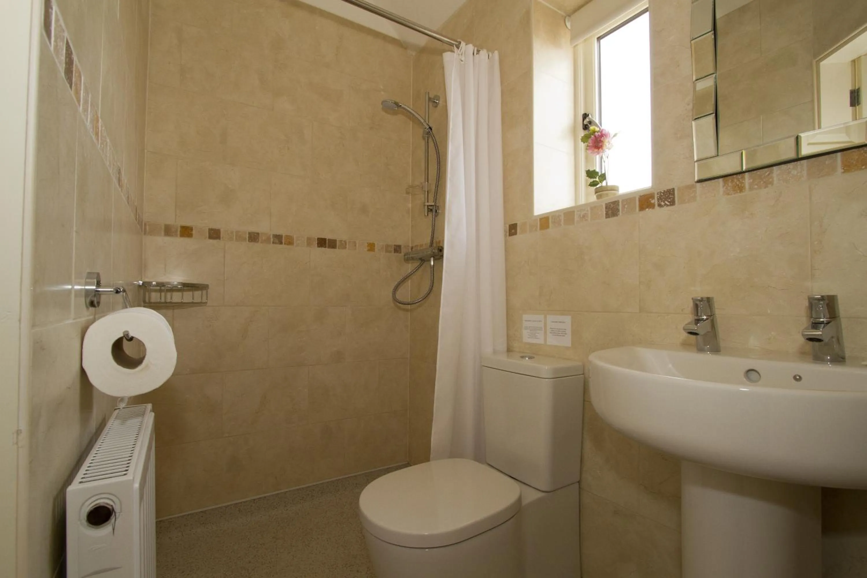 Shower in Meals Farm - Courtyard Room