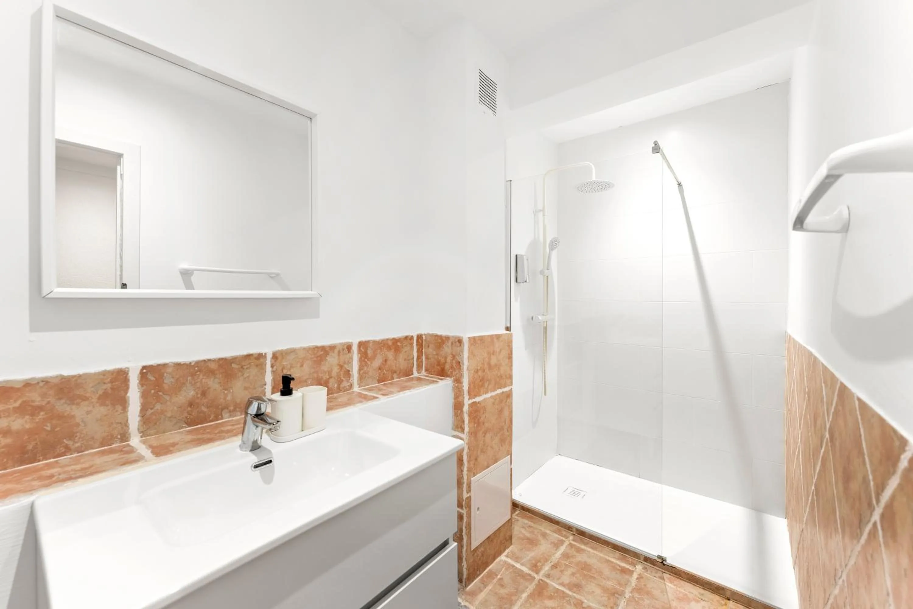 Shower in Amena Mar Hotel