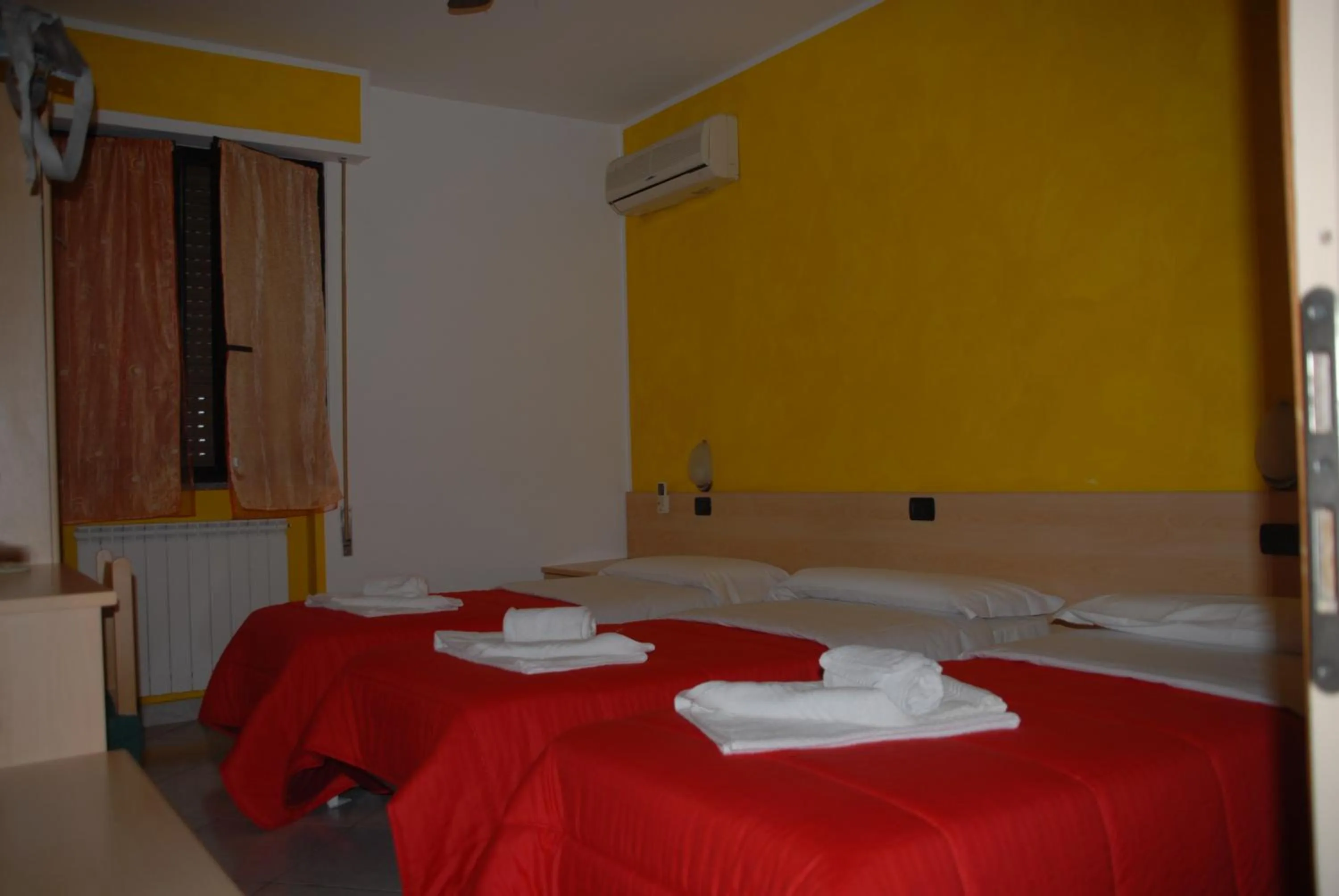 Bed in Hotel Ristorante Il Calipso by Mago