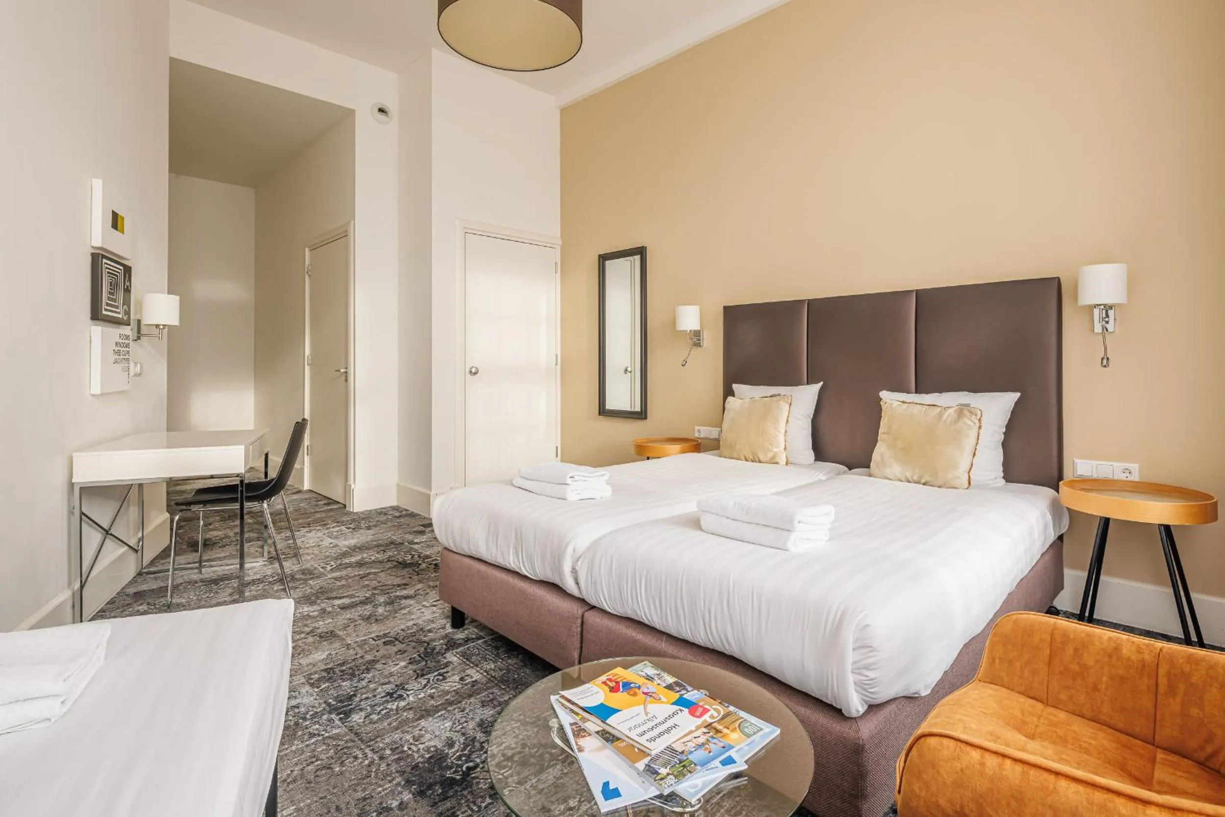 Bed in College Hotel Alkmaar