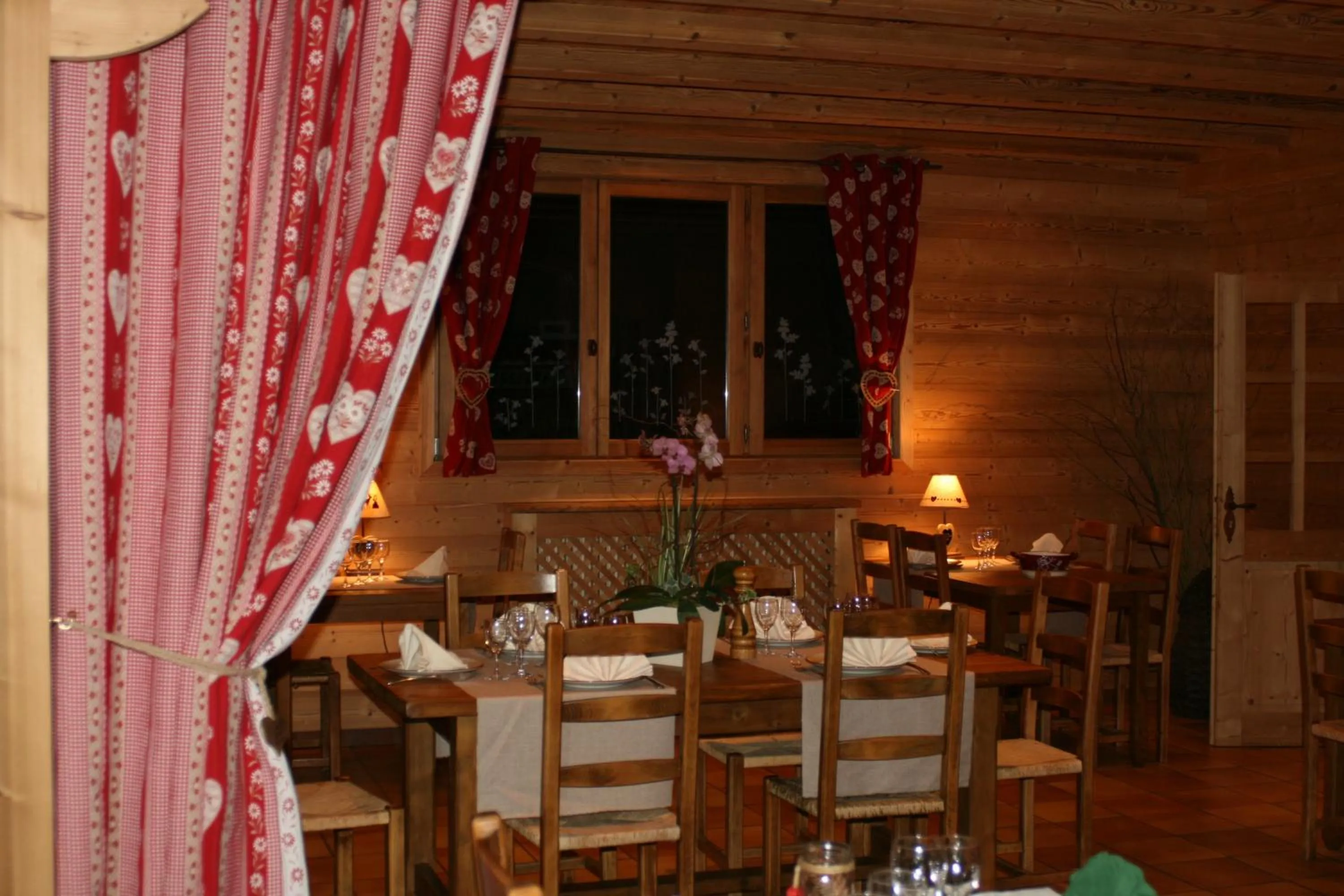 Restaurant/places to eat in Accueil Savoyard