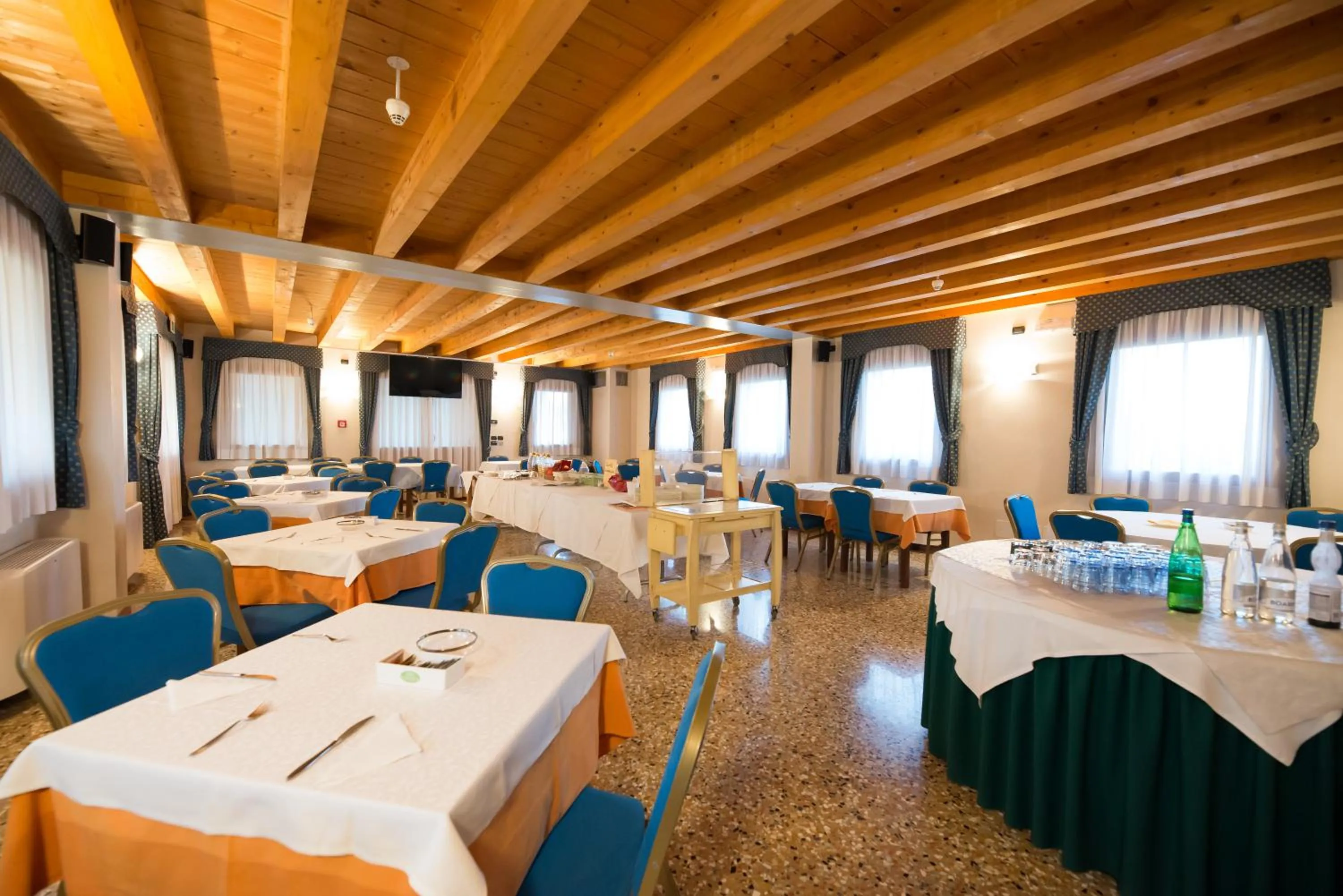 Buffet breakfast in Hotel Dall'Ongaro