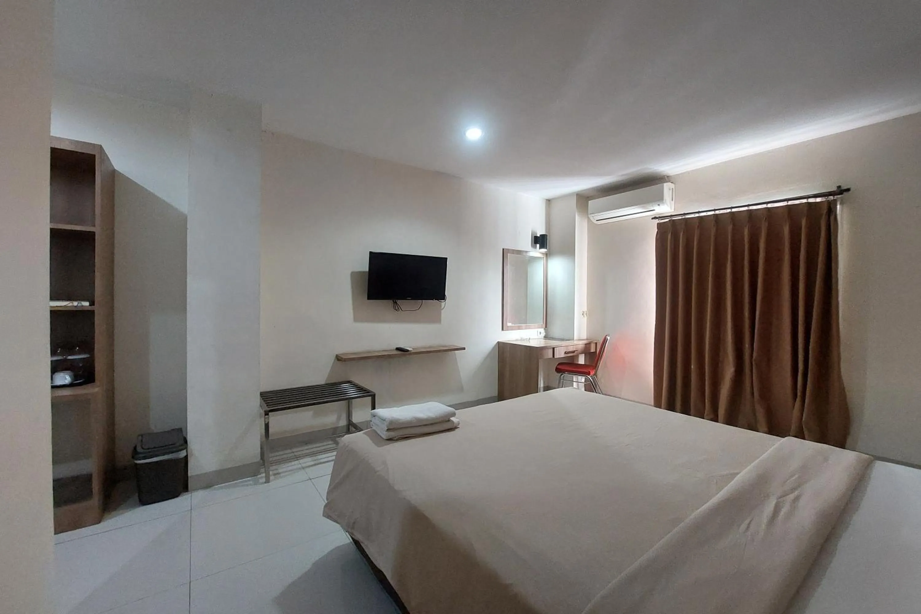 Bedroom, Bed in Kanasha Islami