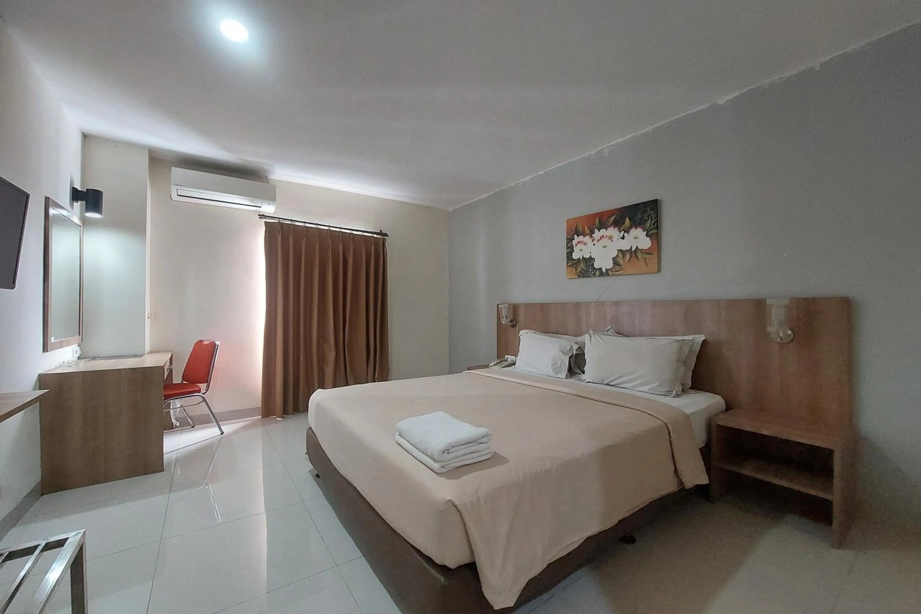 Bedroom, Bed in Kanasha Islami