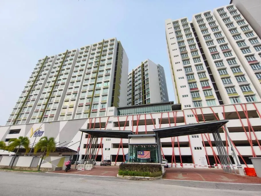 LV7 Vhomez Kuantan 1-4 pax