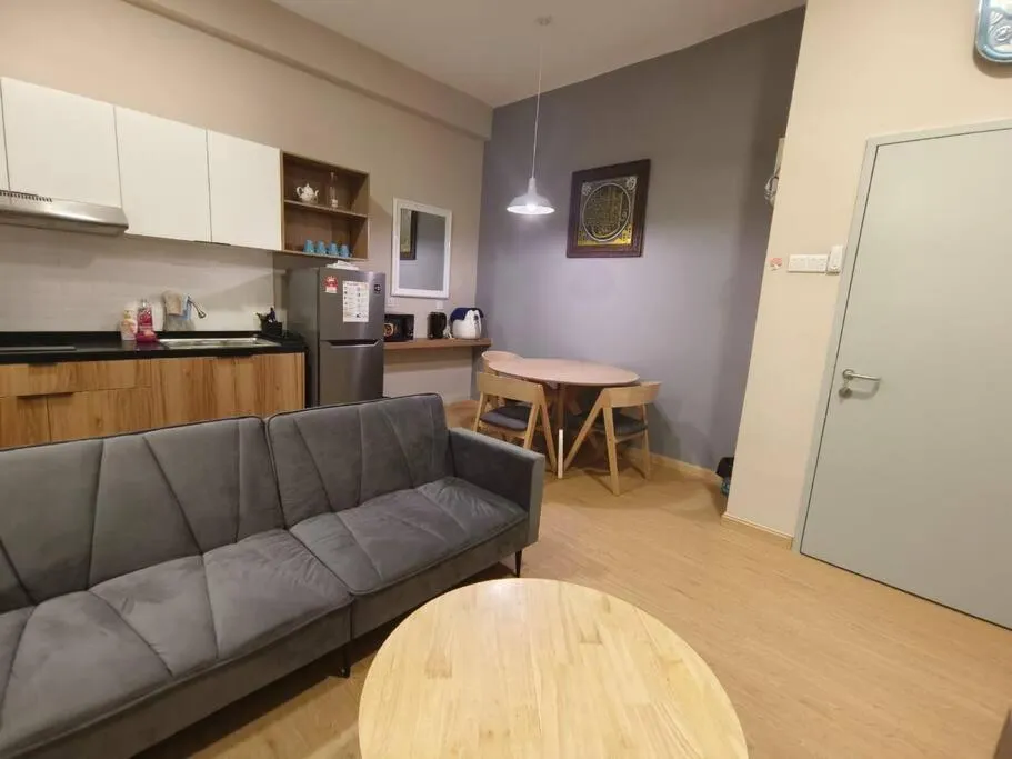 LV7 Vhomez Kuantan 1-4 pax