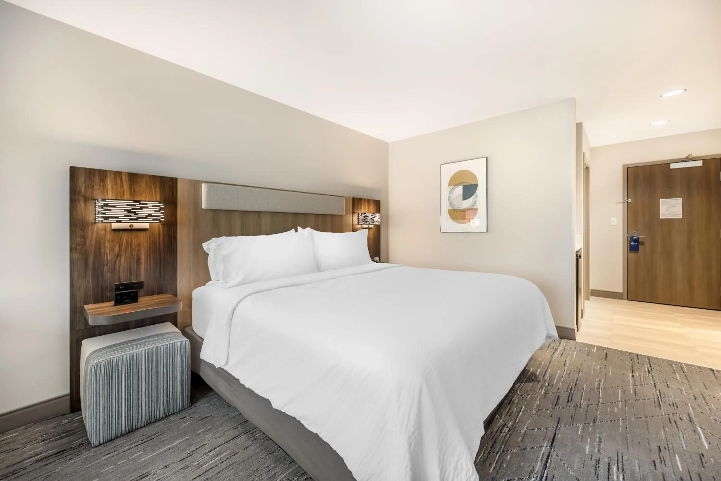 Standard Corner King Room in Holiday Inn Express & Suites Nashville West End - Univ Area by IHG Standard Corner King Room in Holiday Inn Express & Suites Nashville West End - Univ Area by IHG