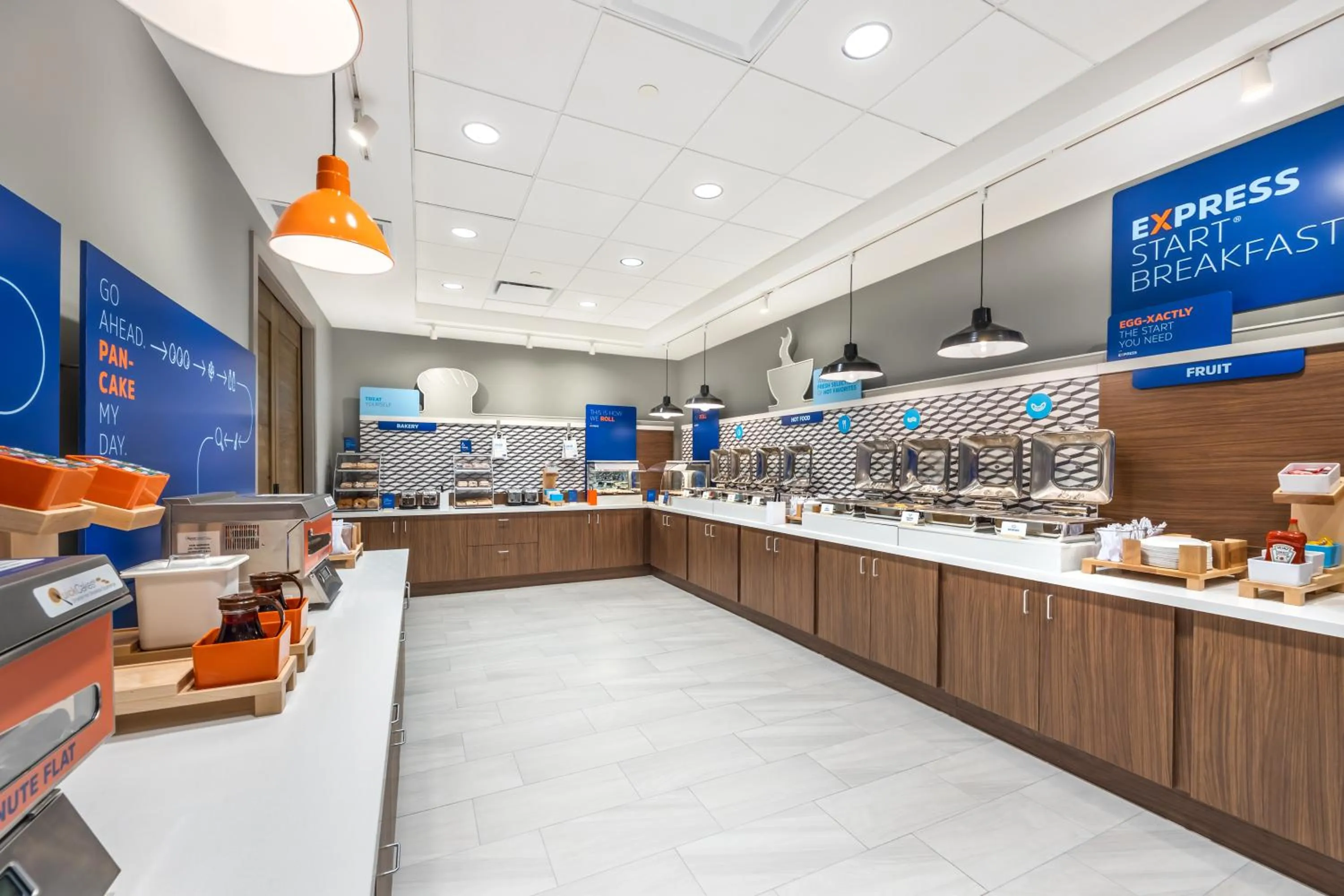 Buffet breakfast in Holiday Inn Express & Suites Nashville West End - Univ Area by IHG