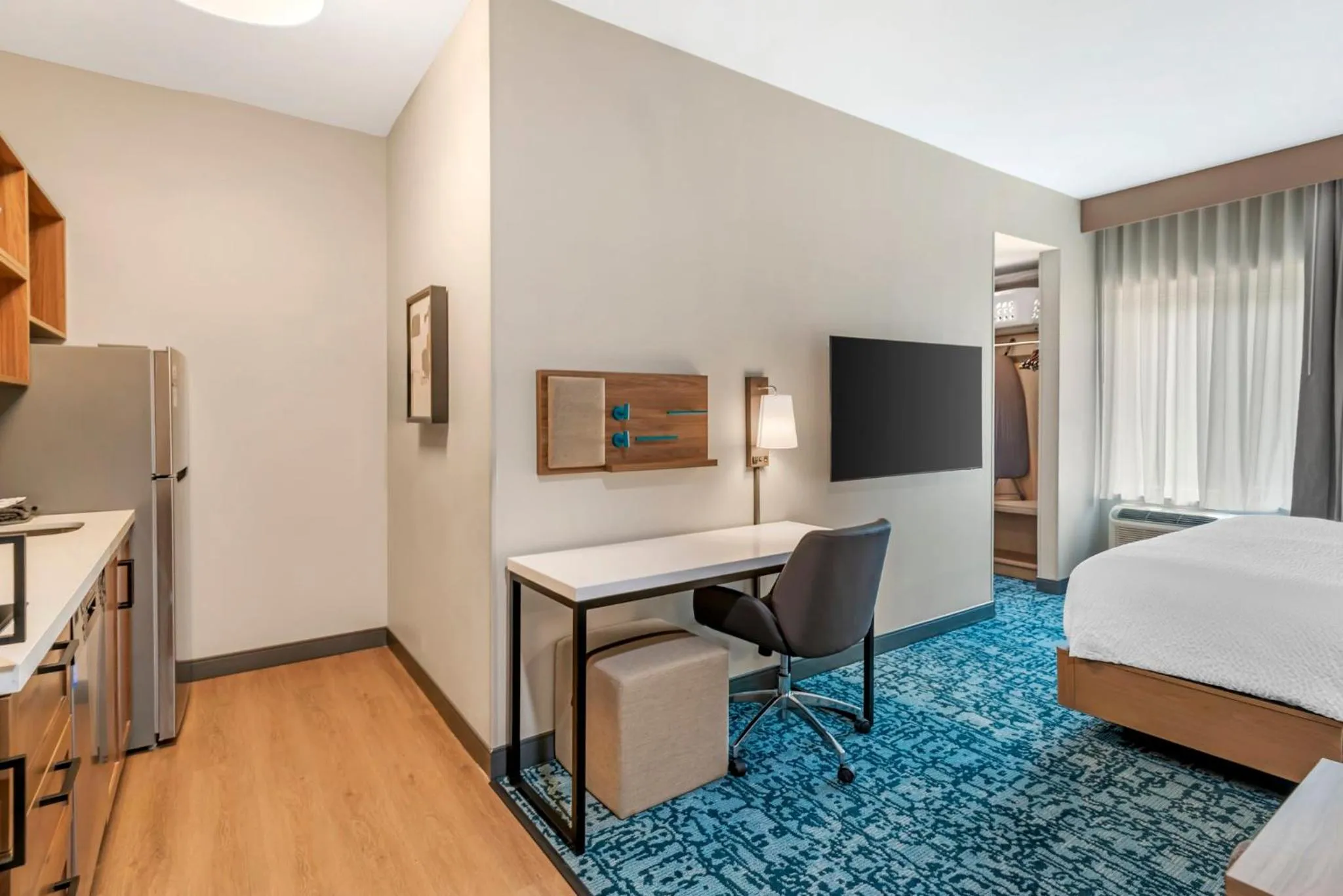 Photo of the whole room, Bed in Candlewood Suites Chester - Richmond by IHG