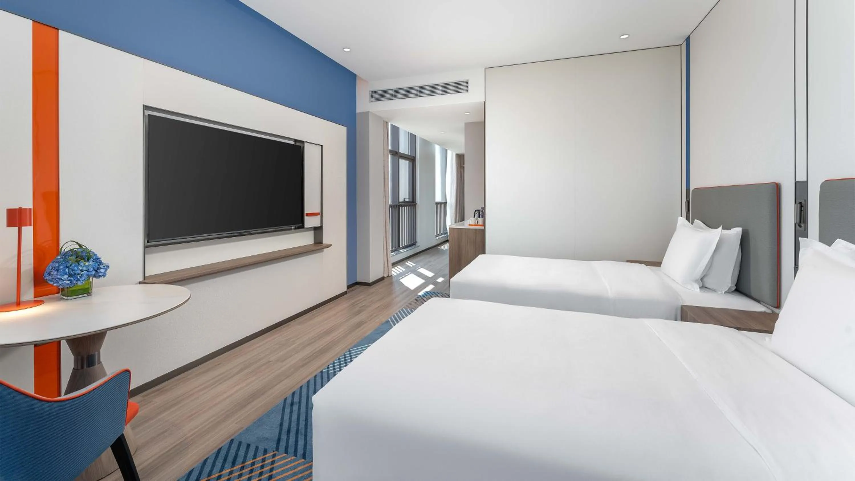 Bed in Holiday Inn Express Foshan Shunde Lecong by IHG