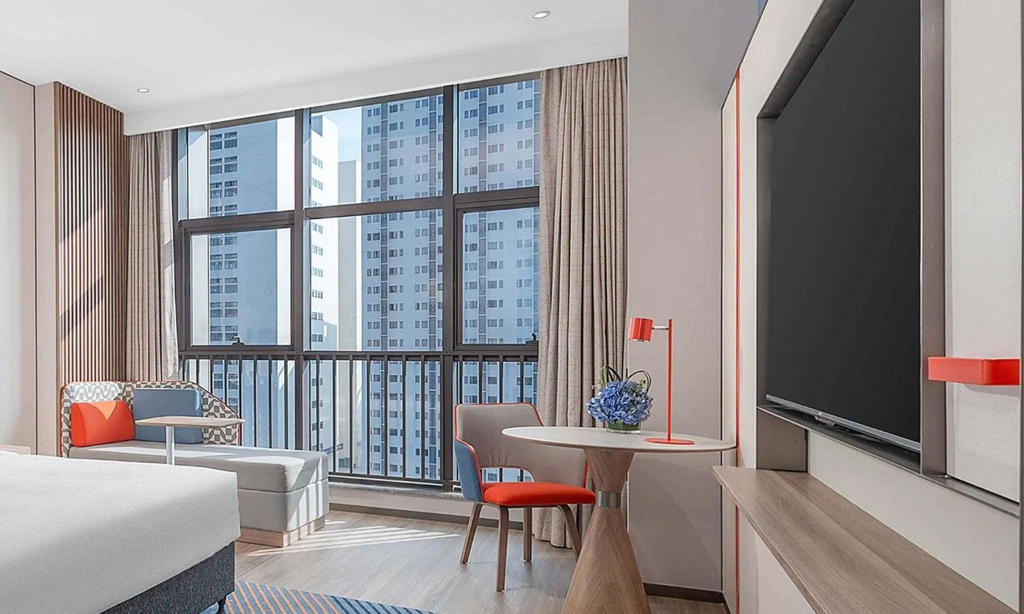 Photo of the whole room, Bed in Holiday Inn Express Foshan Shunde Lecong by IHG