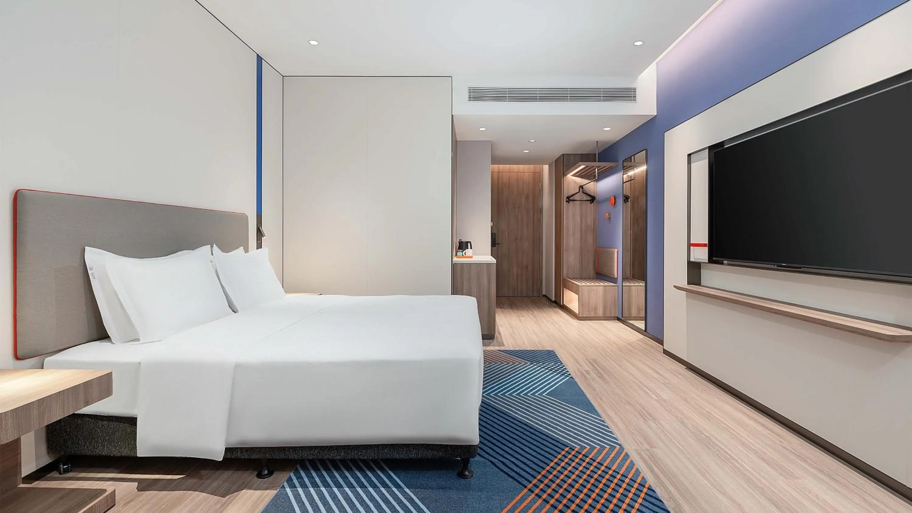 Bed in Holiday Inn Express Foshan Shunde Lecong by IHG