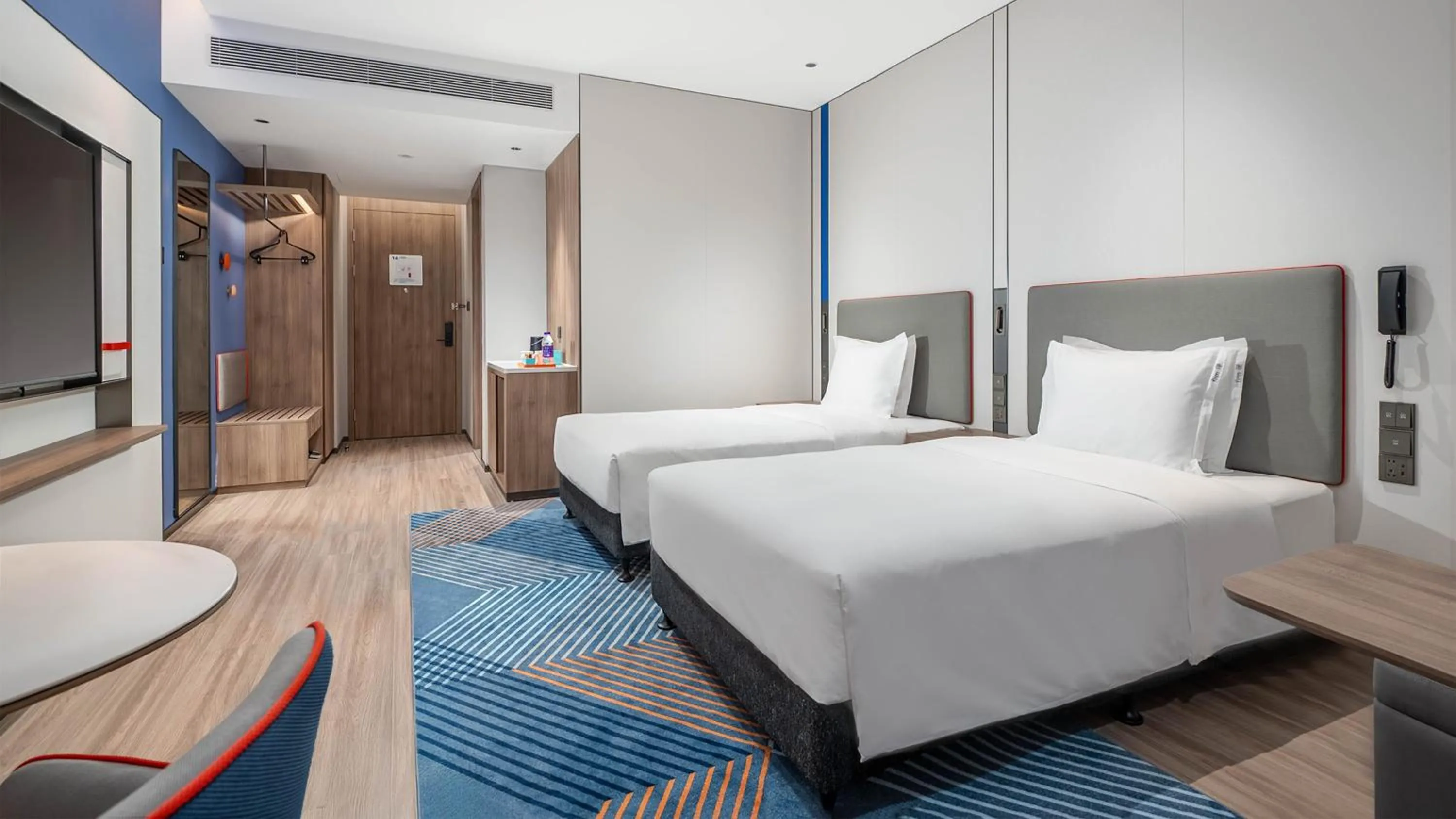 Bed in Holiday Inn Express Foshan Shunde Lecong by IHG