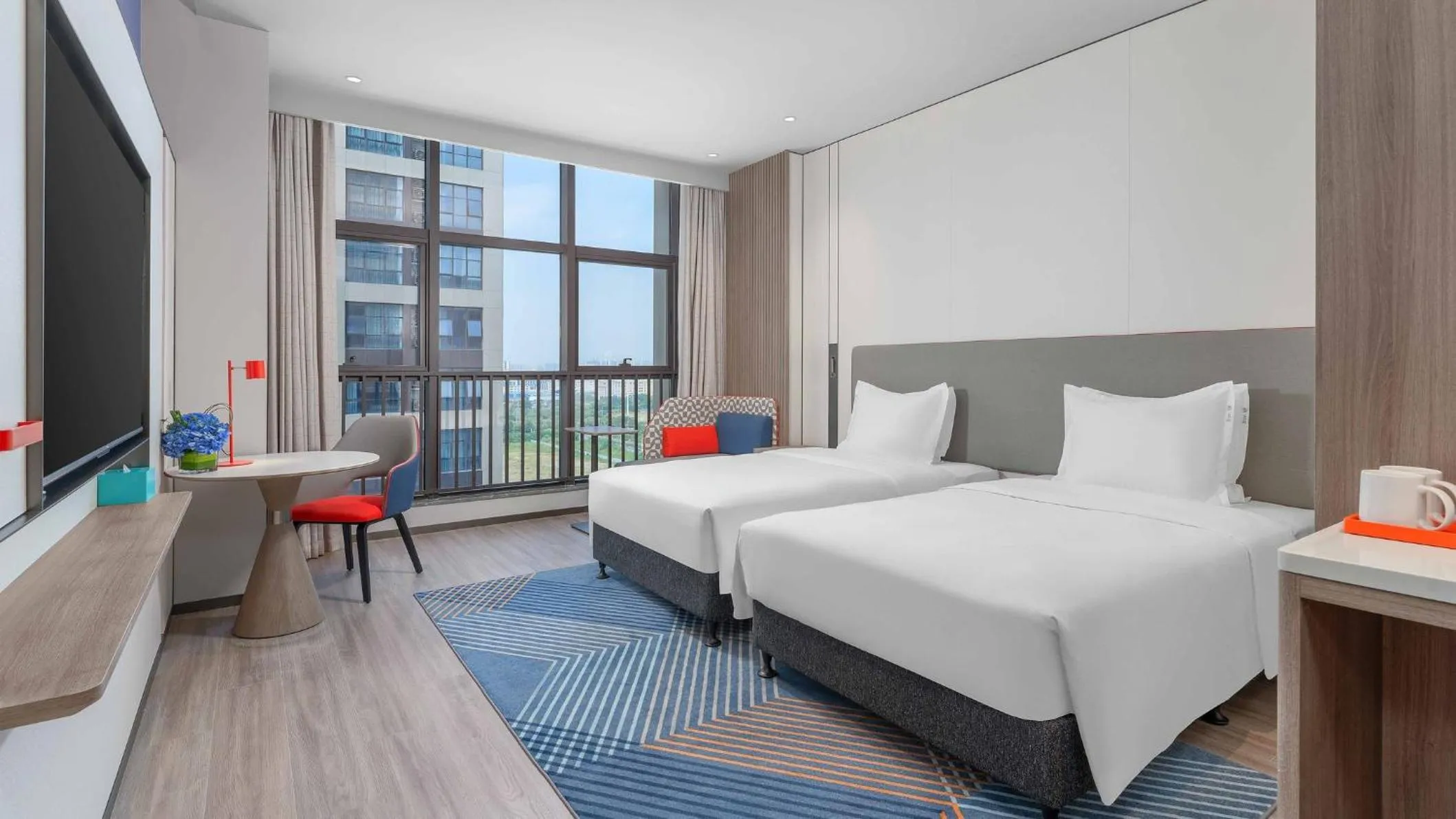 Photo of the whole room, Bed in Holiday Inn Express Foshan Shunde Lecong by IHG