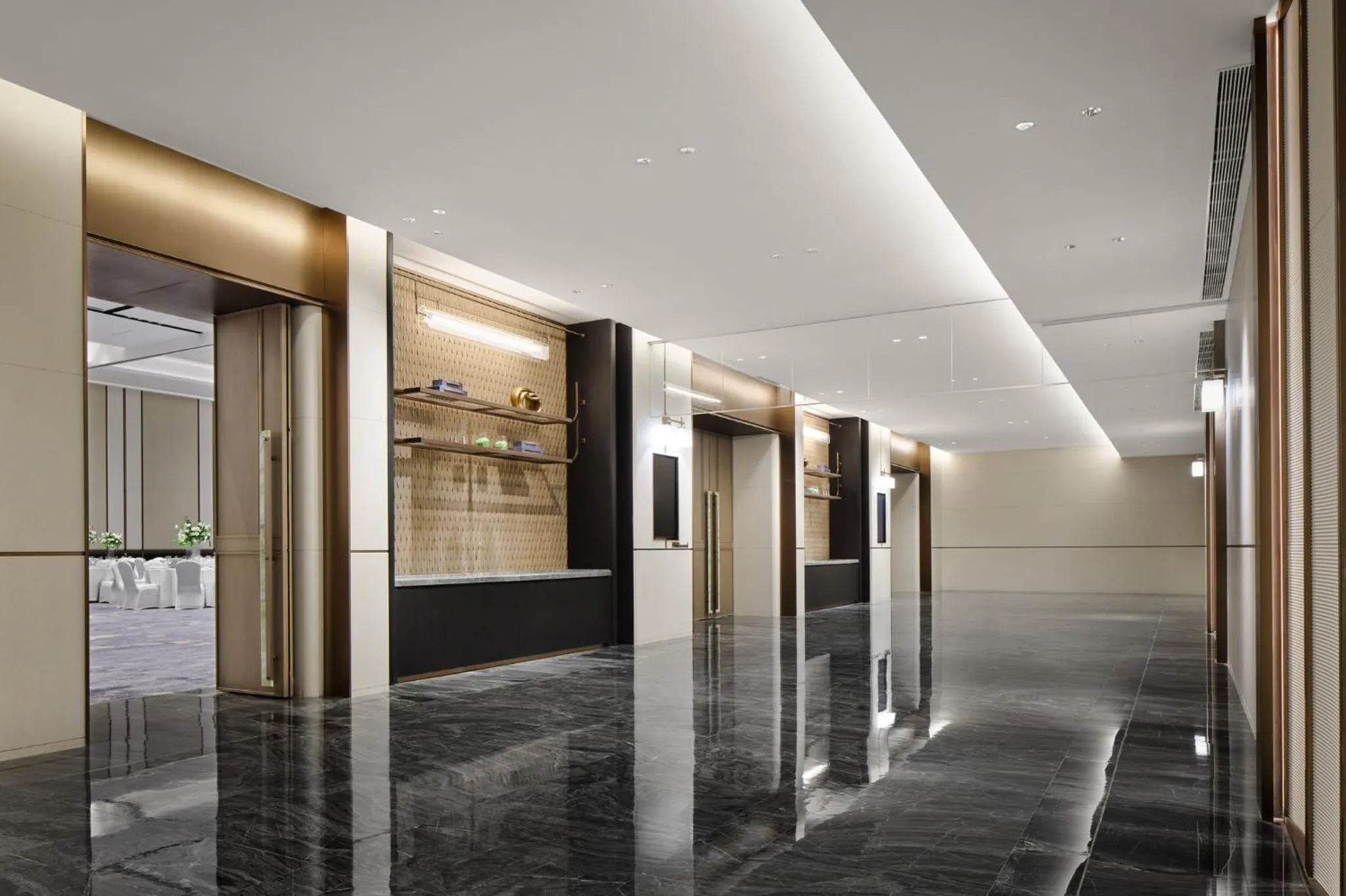 Meeting/conference room in Crowne Plaza Kunshan East by IHG