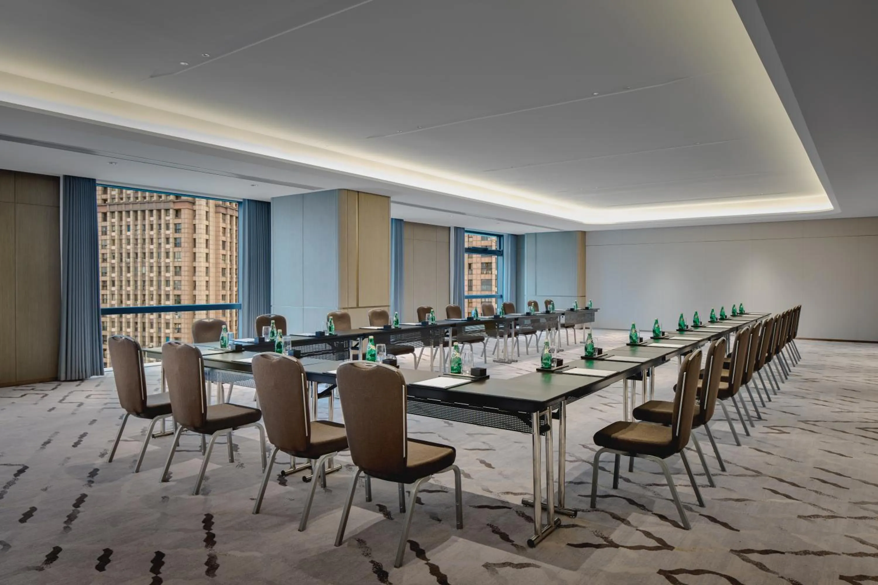 Meeting/conference room in Crowne Plaza Kunshan East by IHG