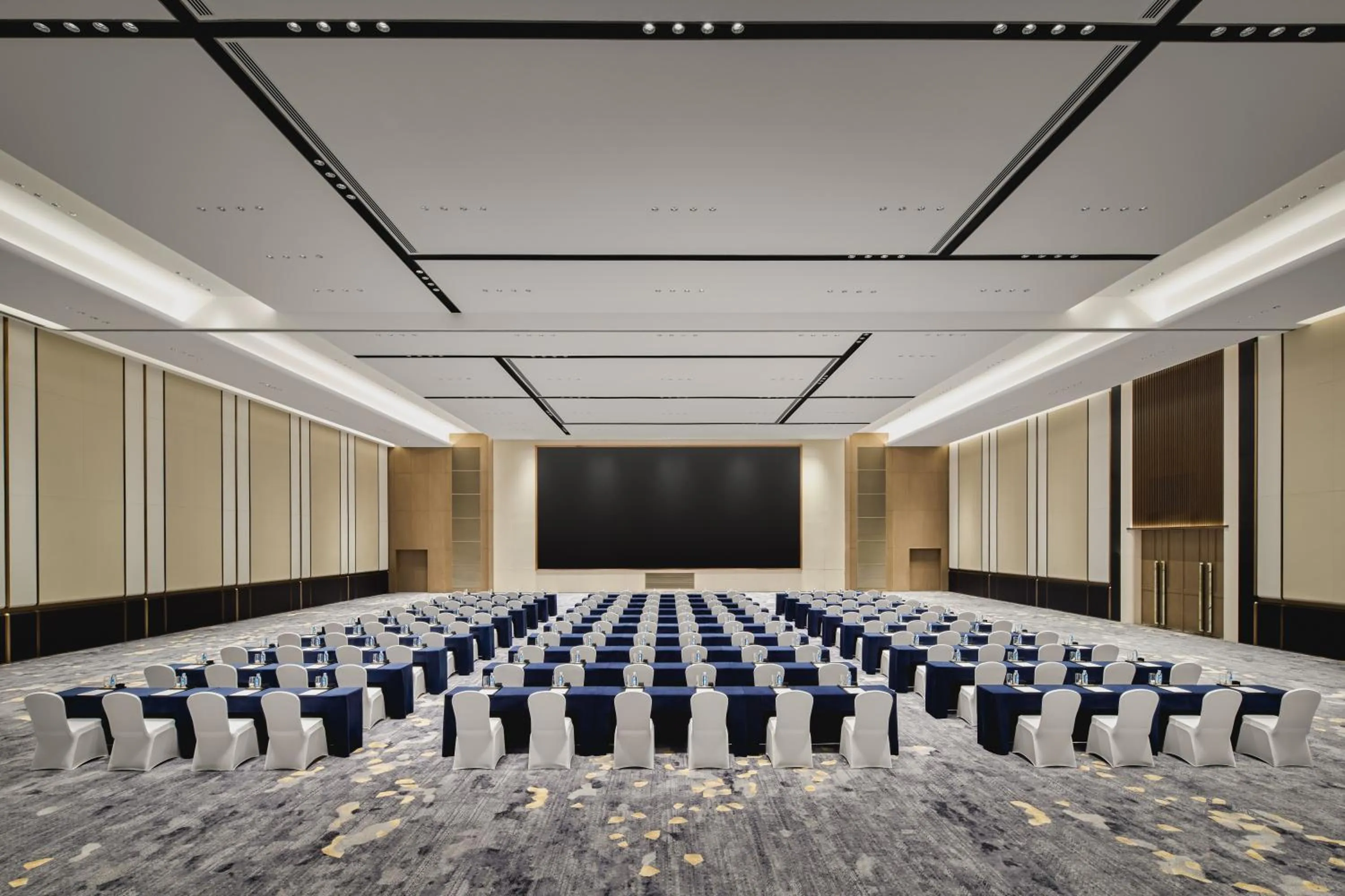 Meeting/conference room in Crowne Plaza Kunshan East by IHG