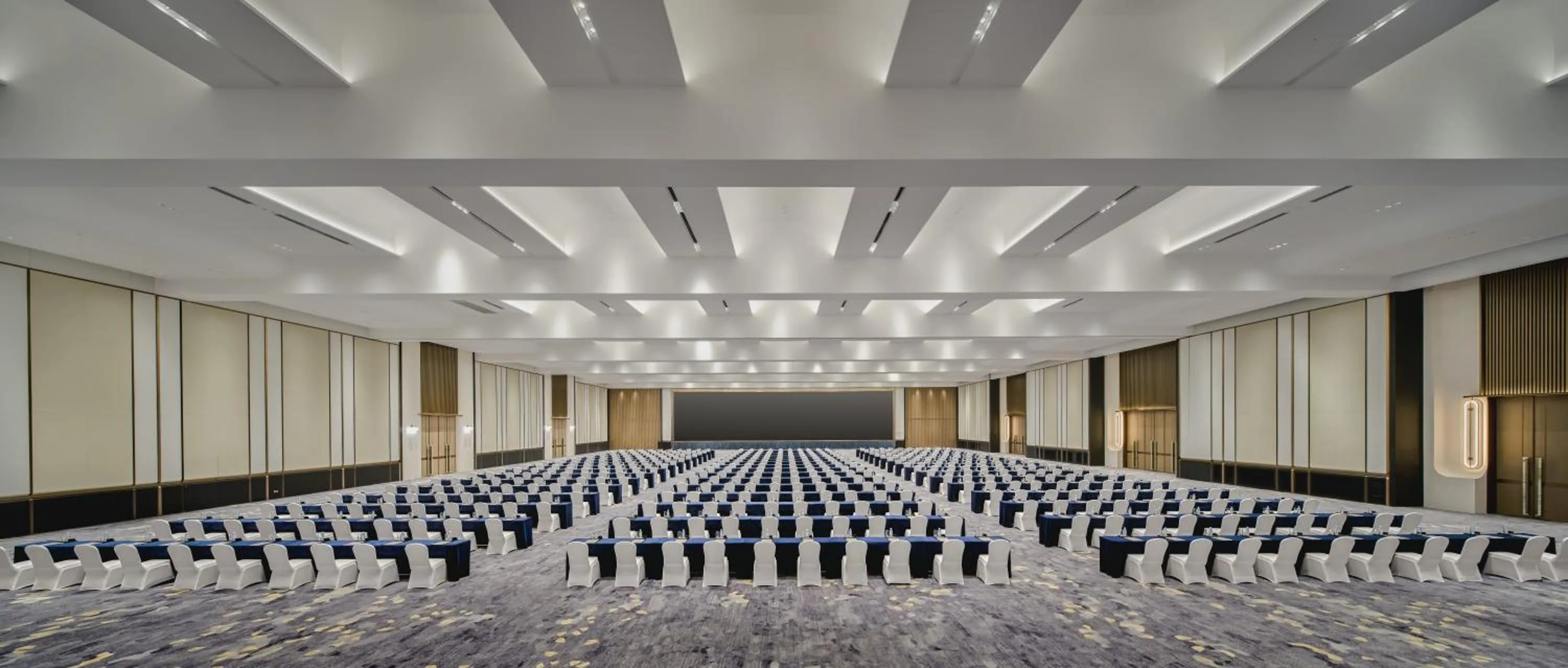 Meeting/conference room in Crowne Plaza Kunshan East by IHG