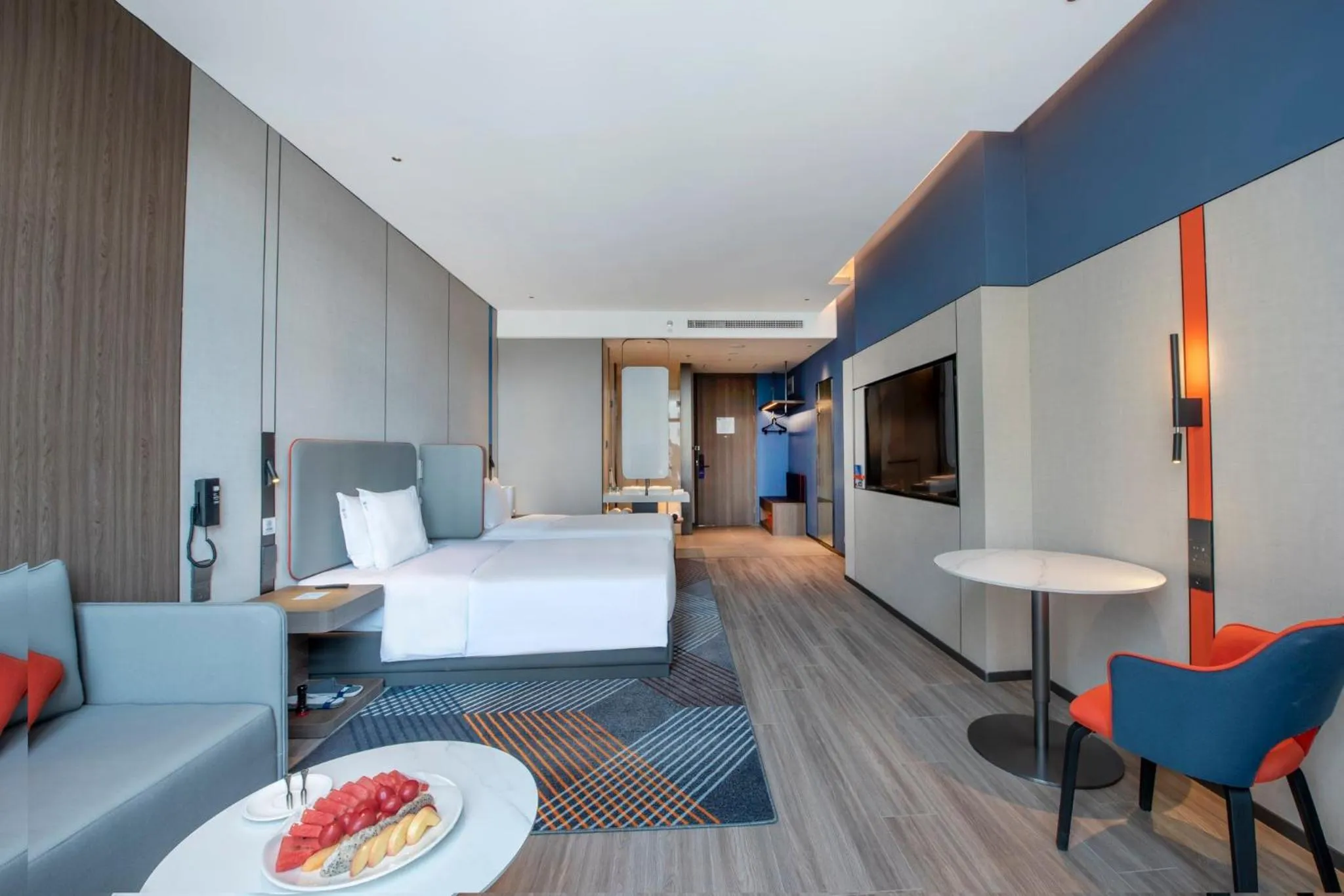 Photo of the whole room, Bed in Holiday Inn Express Yinchuan Lanxi Valley Plaza by IHG