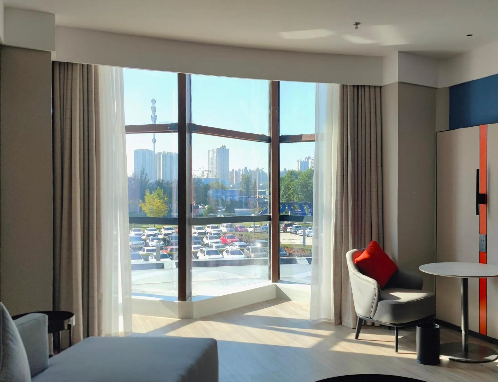 Photo of the whole room, Bed in Holiday Inn Express Yinchuan Lanxi Valley Plaza by IHG