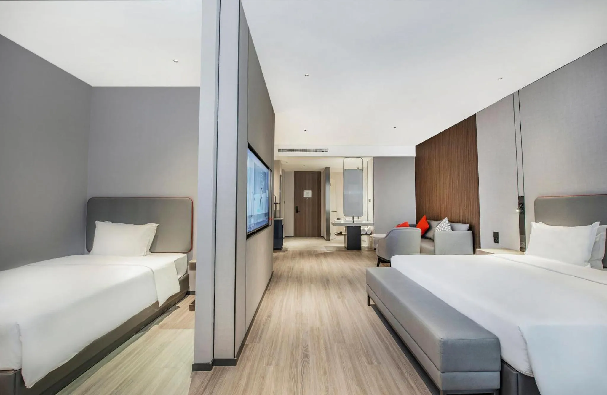 Photo of the whole room, Bed in Holiday Inn Express Yinchuan Lanxi Valley Plaza by IHG