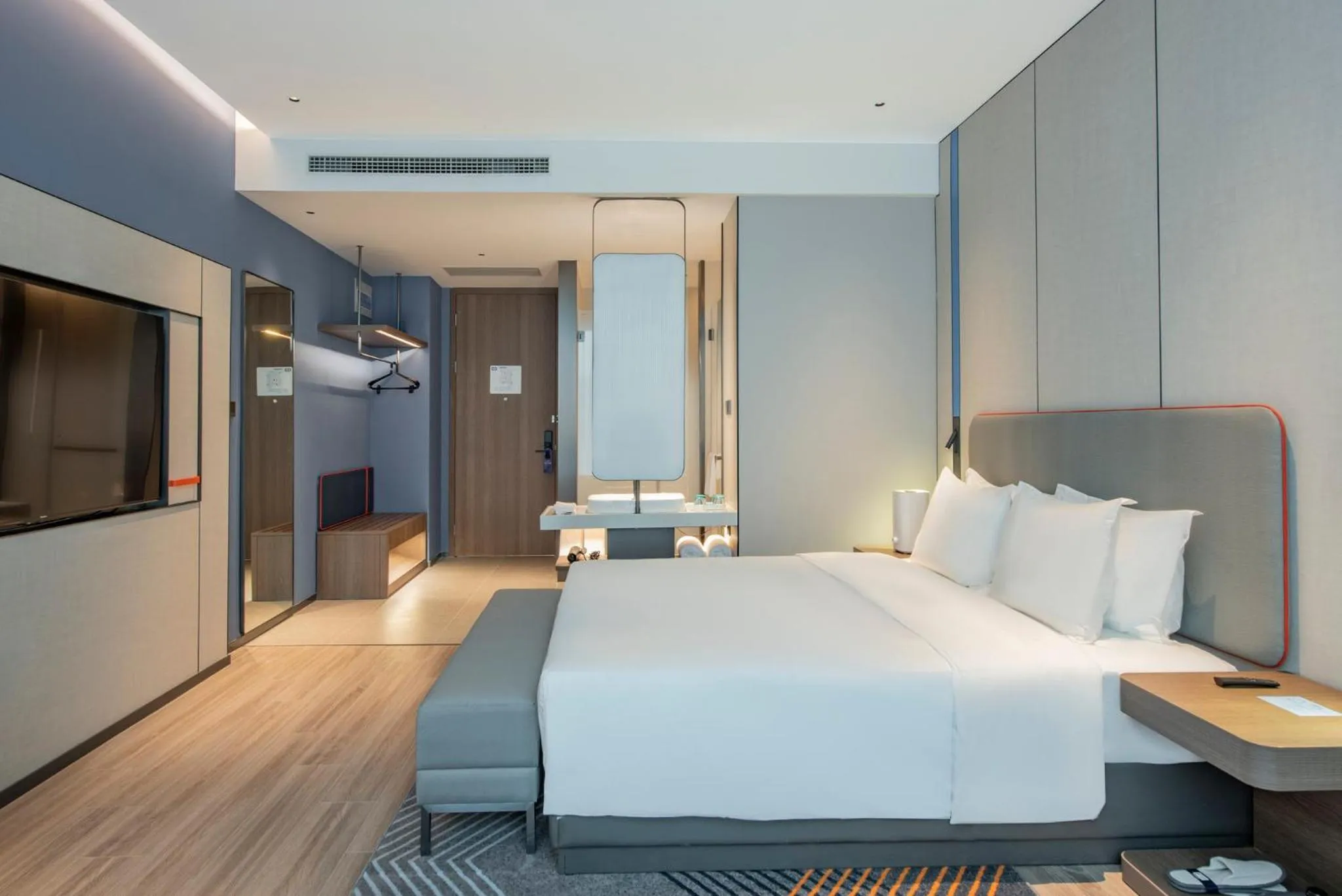 Photo of the whole room, Bed in Holiday Inn Express Yinchuan Lanxi Valley Plaza by IHG