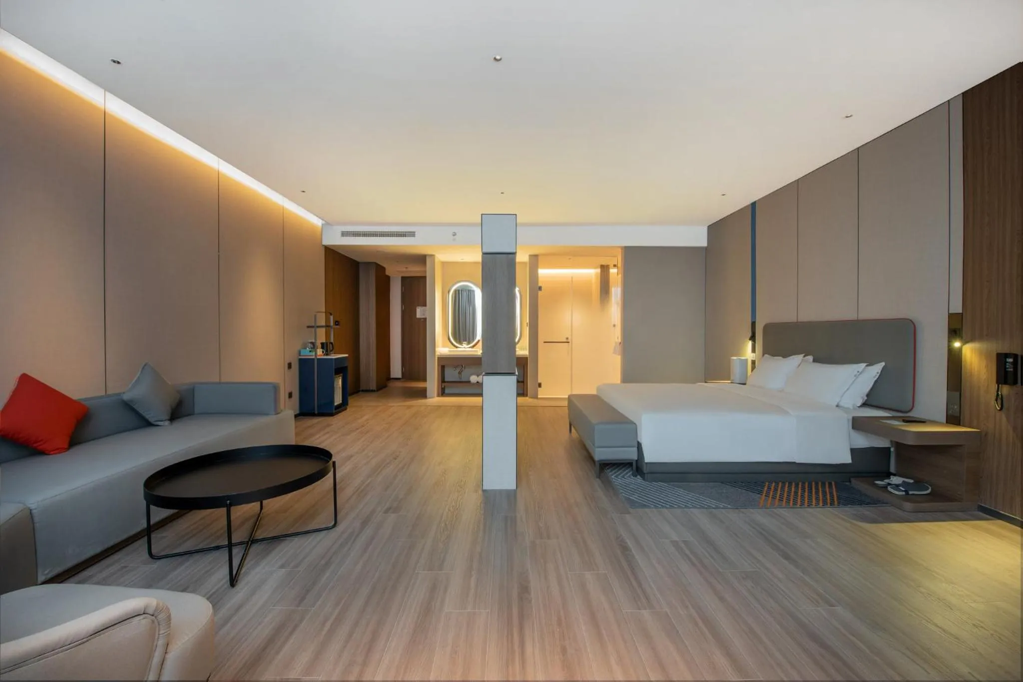 Photo of the whole room, Bed in Holiday Inn Express Yinchuan Lanxi Valley Plaza by IHG