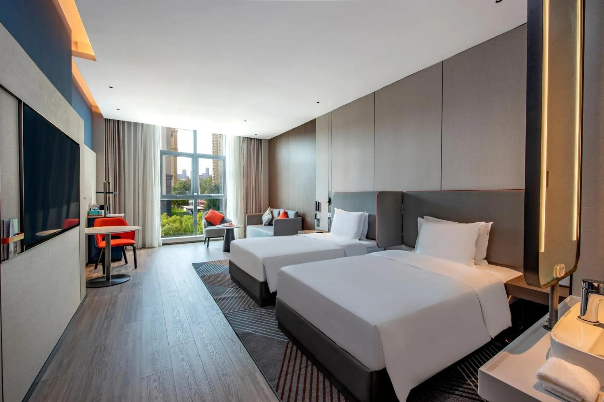 Photo of the whole room, Bed in Holiday Inn Express Yinchuan Lanxi Valley Plaza by IHG