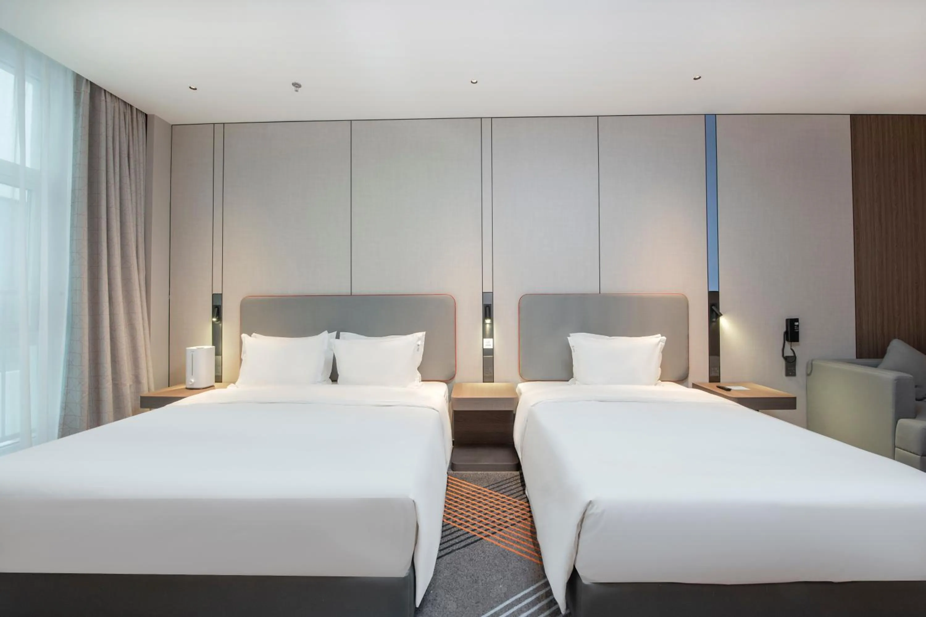 Photo of the whole room, Bed in Holiday Inn Express Yinchuan Lanxi Valley Plaza by IHG