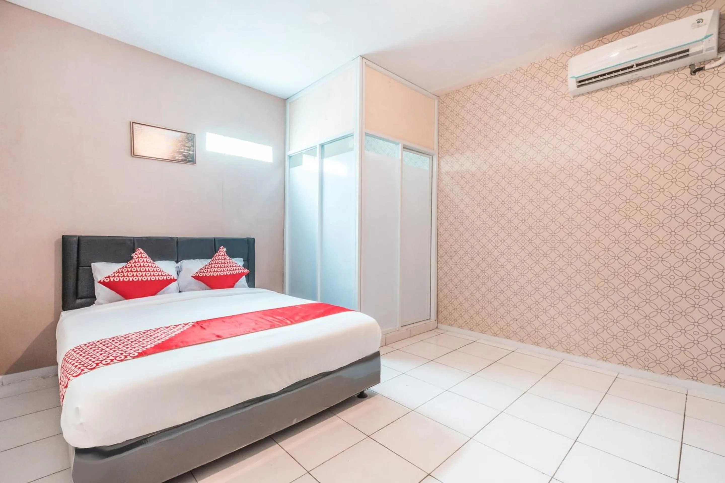 Bedroom, Bed in Hotel O J&b Room Pramuka