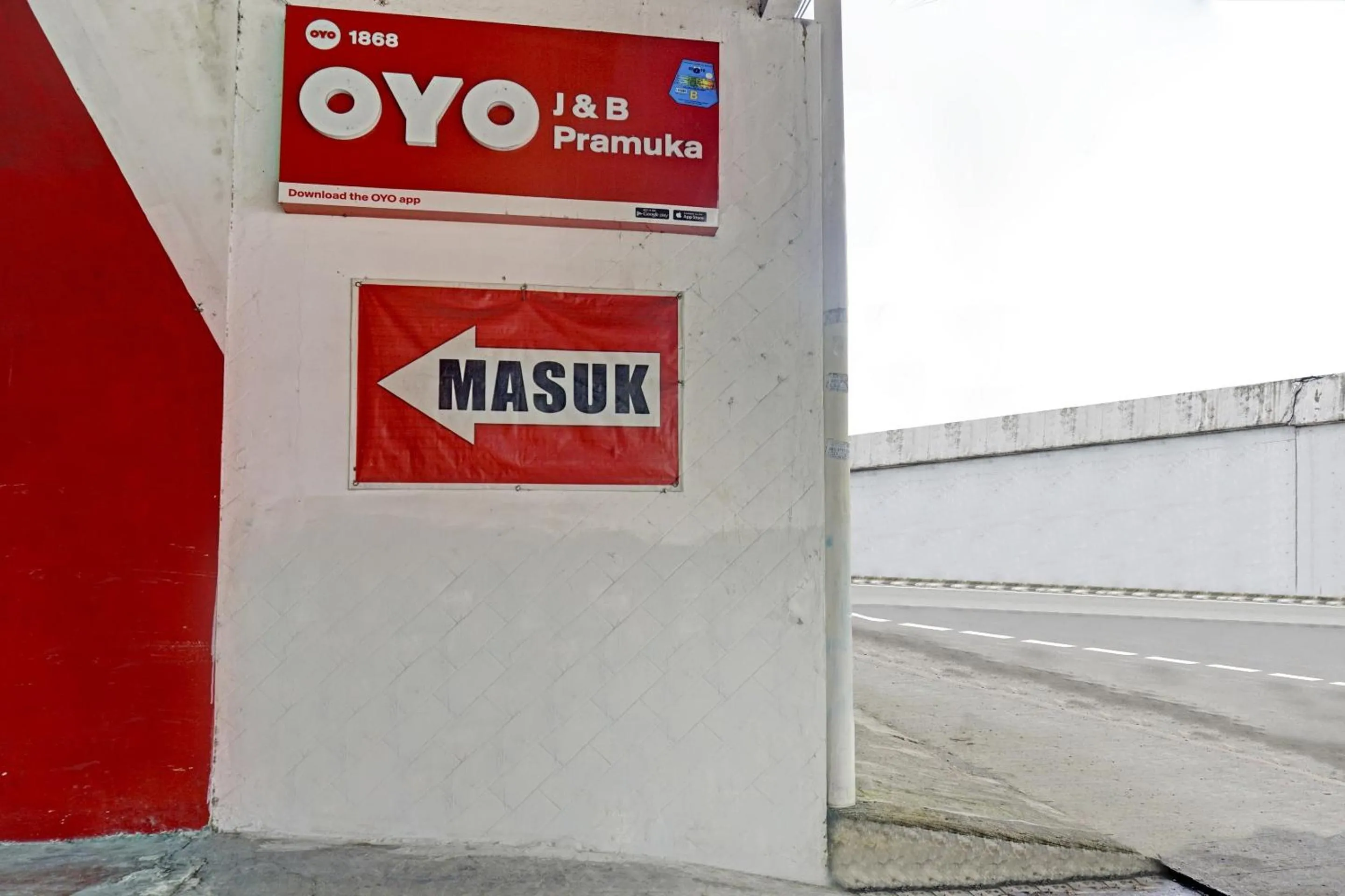 Facade/entrance in Hotel O J&b Room Pramuka