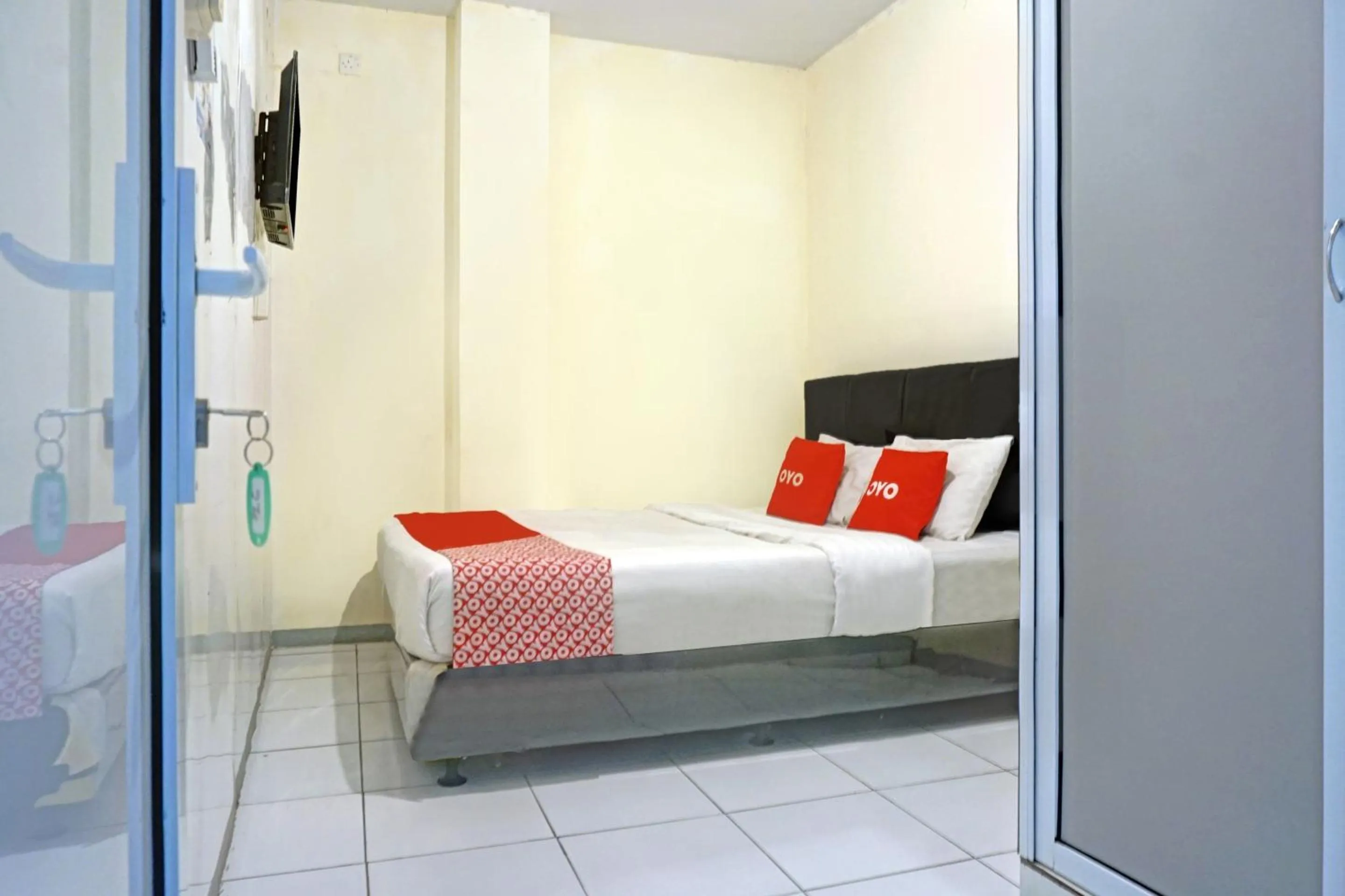 Bedroom, Bed in Hotel O J&b Room Pramuka