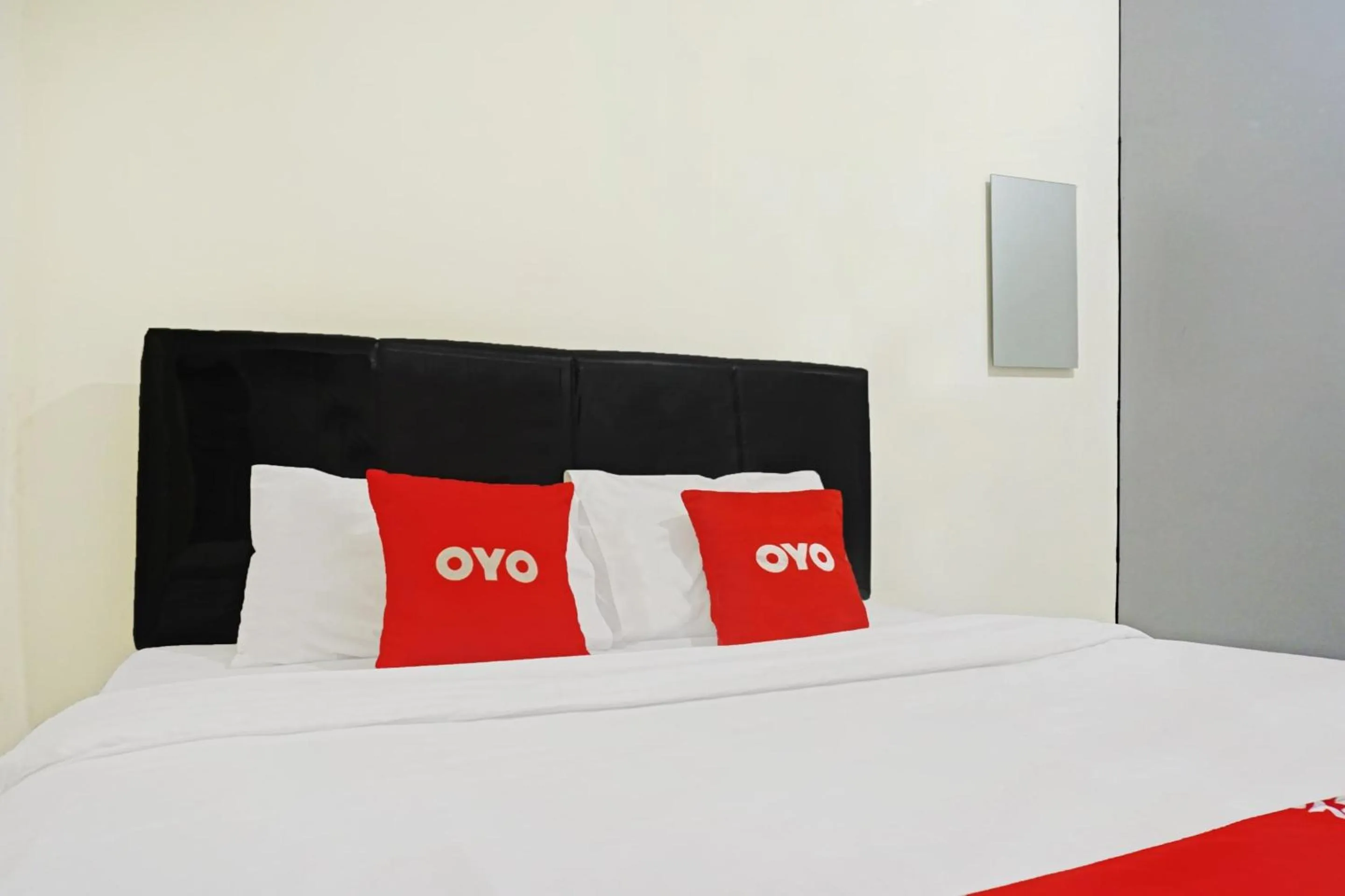 Bedroom, Bed in Hotel O J&b Room Pramuka