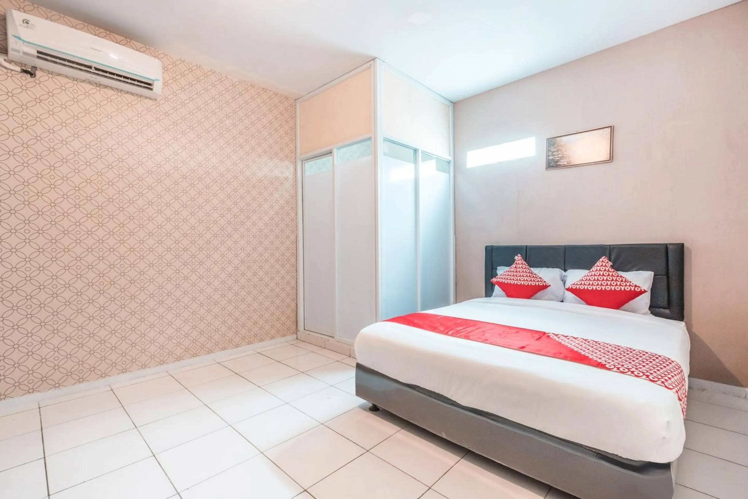 Bedroom, Bed in Hotel O J&b Room Pramuka