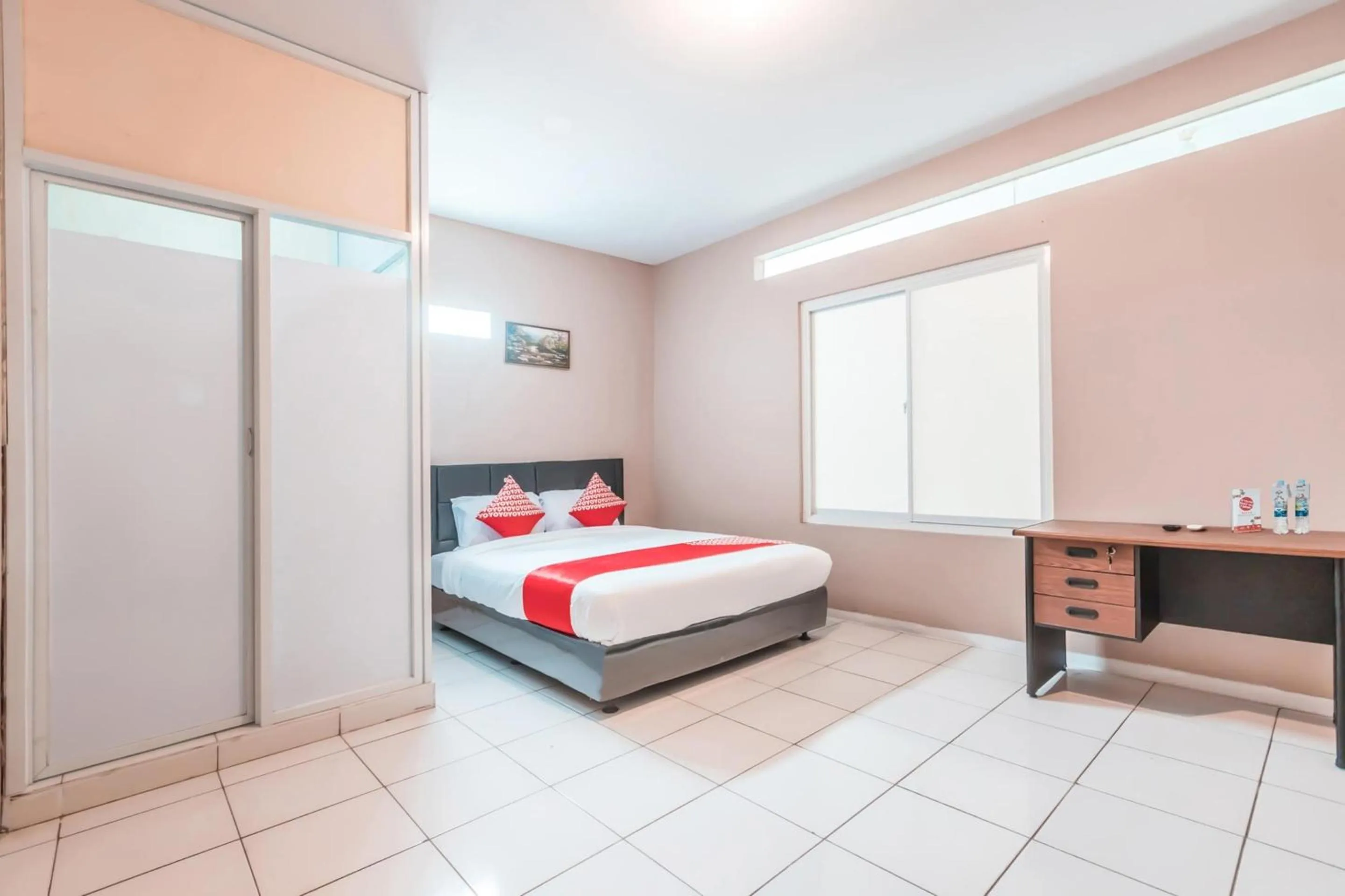 Bedroom, Bed in Hotel O J&b Room Pramuka