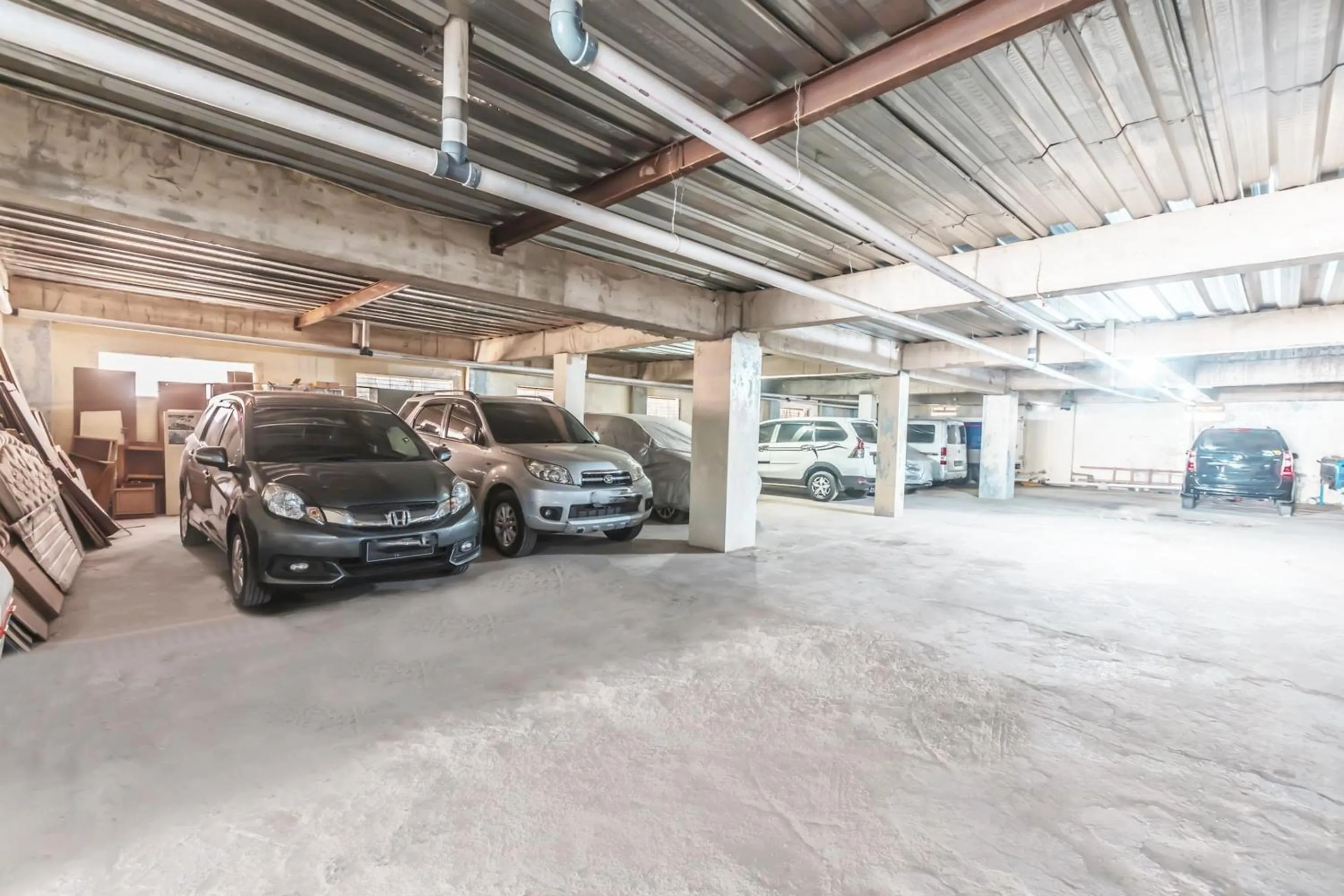 Facade/entrance in Hotel O J&b Room Pramuka